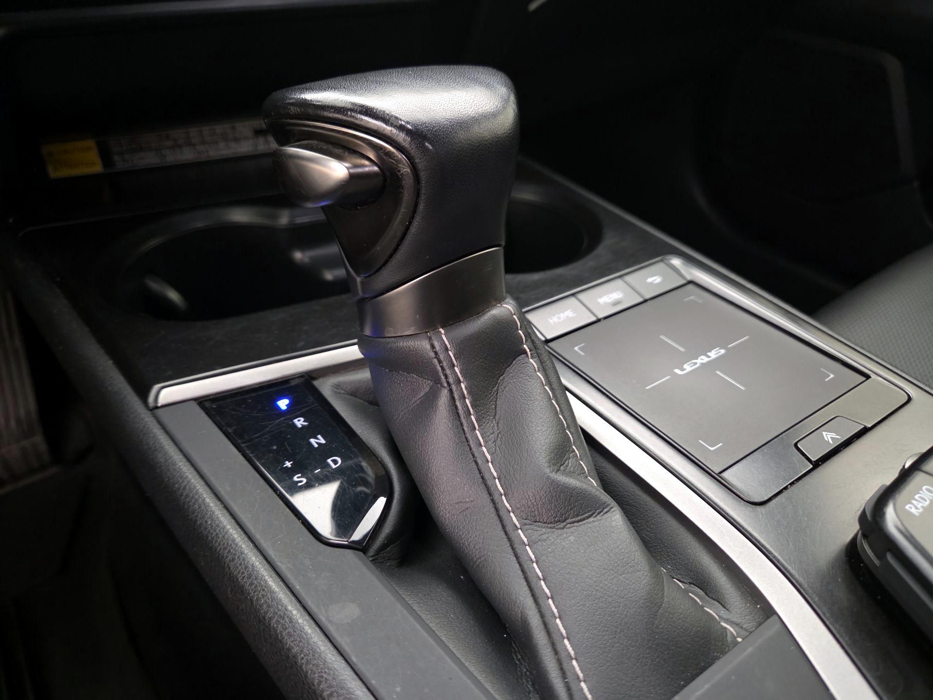 Thumbnail: 2021 Lexus UX - 17