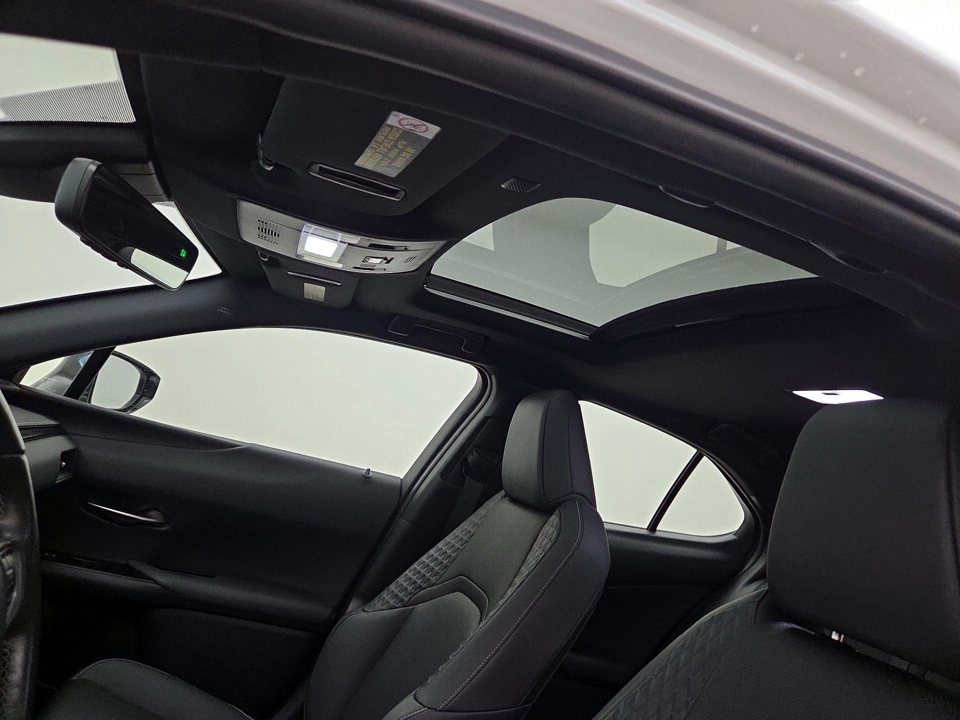 Thumbnail: 2021 Lexus UX - 18