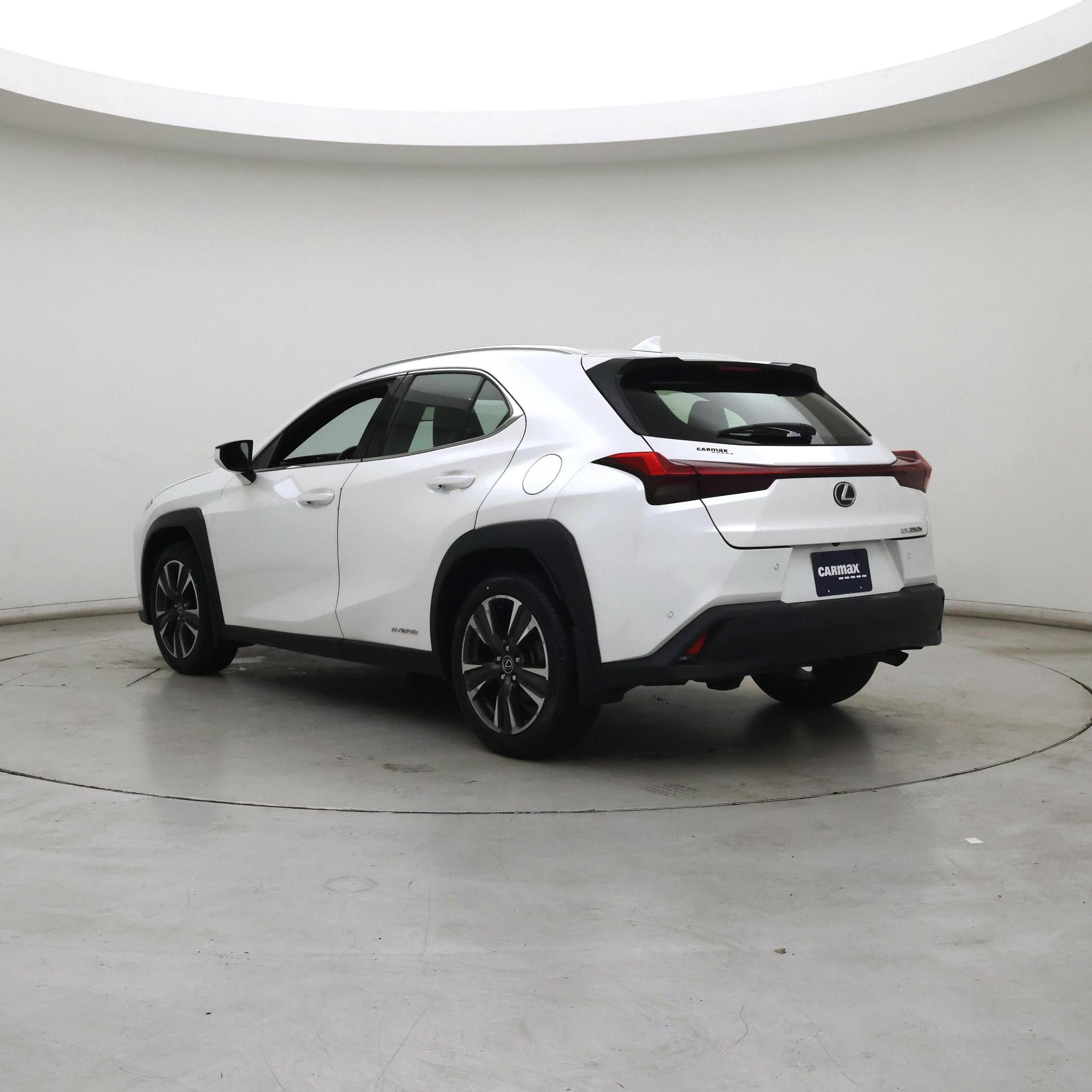 Thumbnail: 2021 Lexus UX - 2