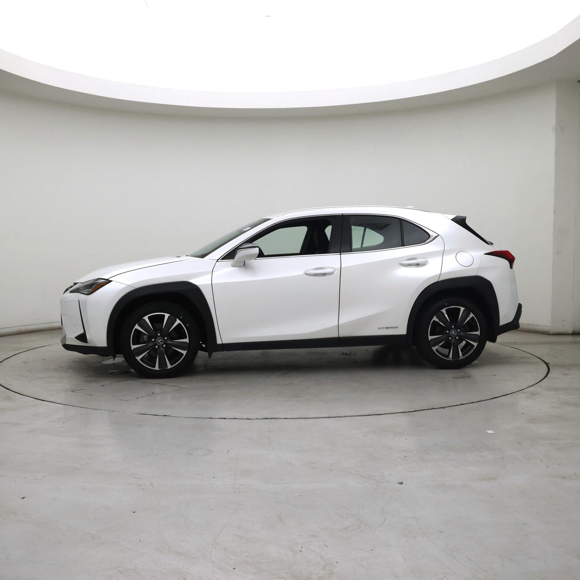 Thumbnail: 2021 Lexus UX - 3