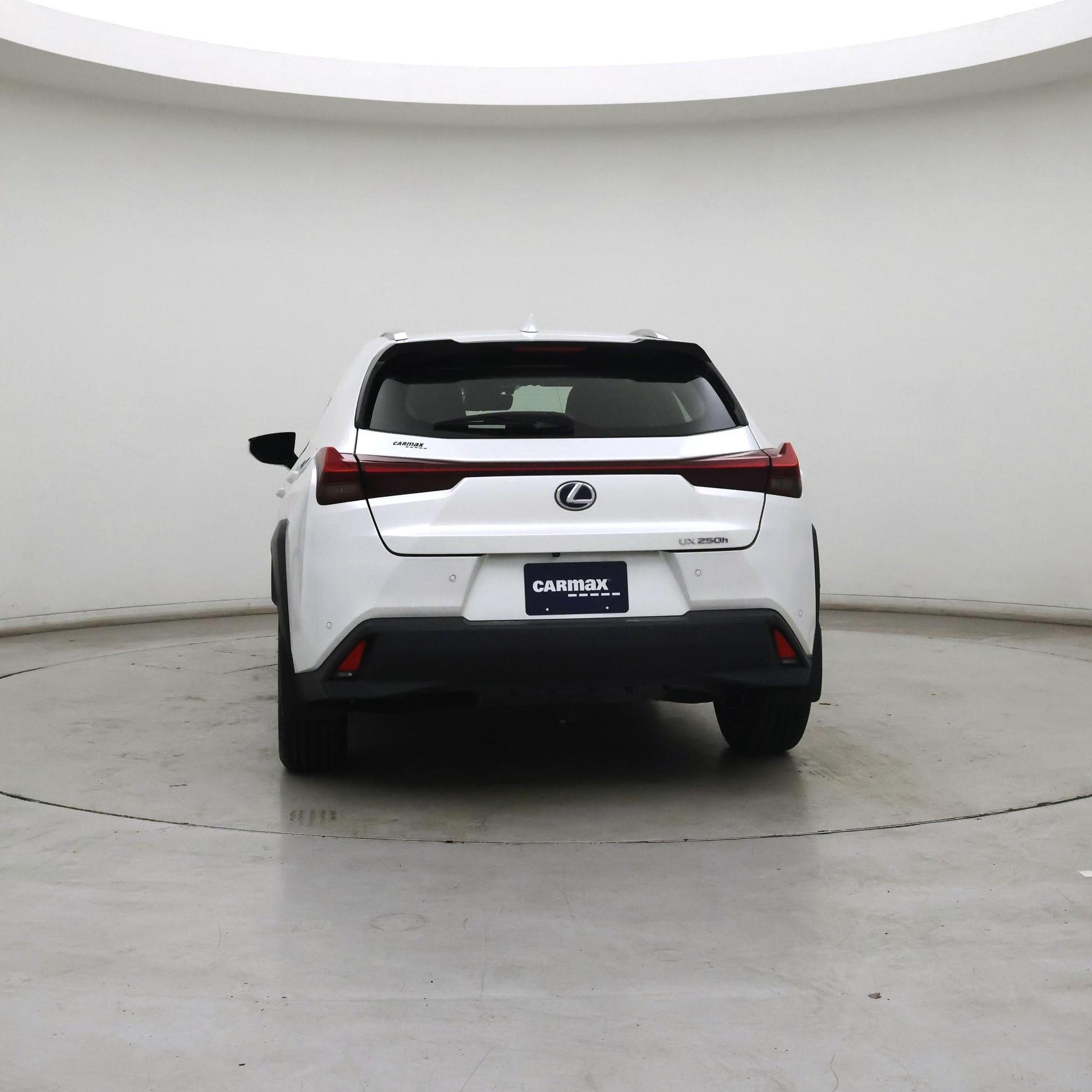 Thumbnail: 2021 Lexus UX - 6