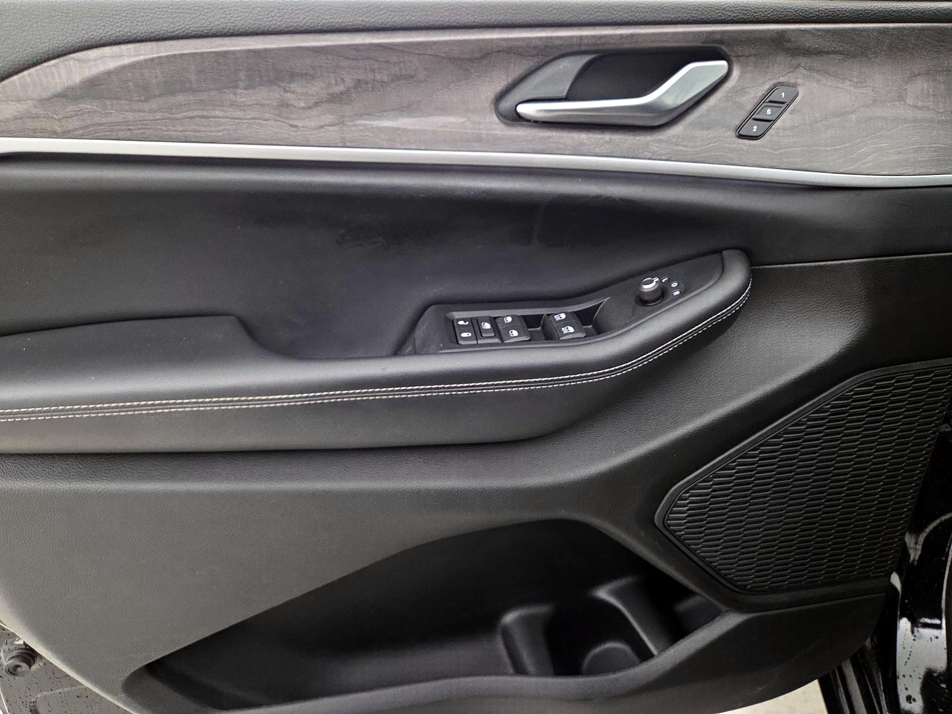 Thumbnail: 2023 Jeep Grand Cherokee - 12