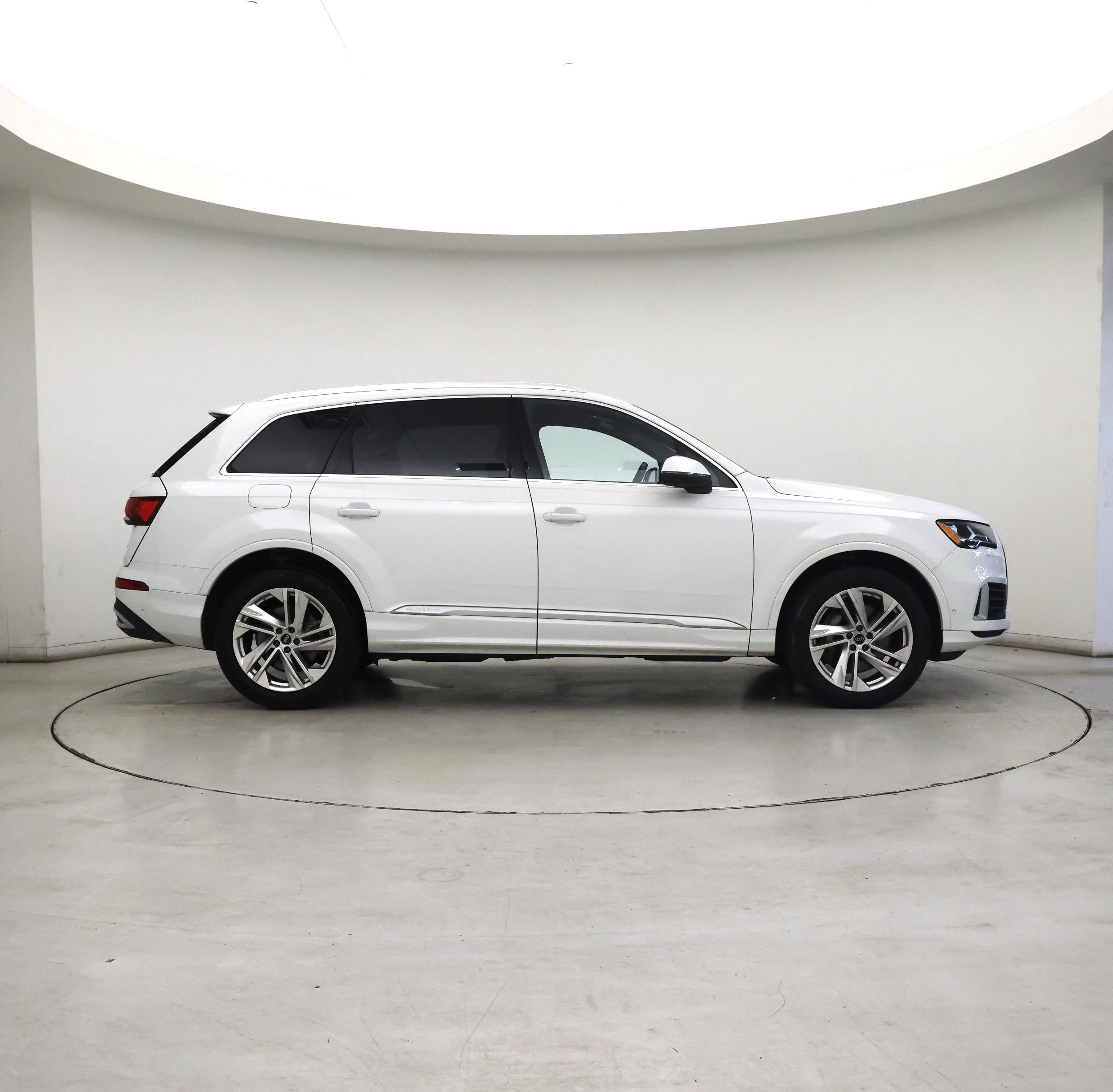 Thumbnail: 2023 Audi Q7 - 7