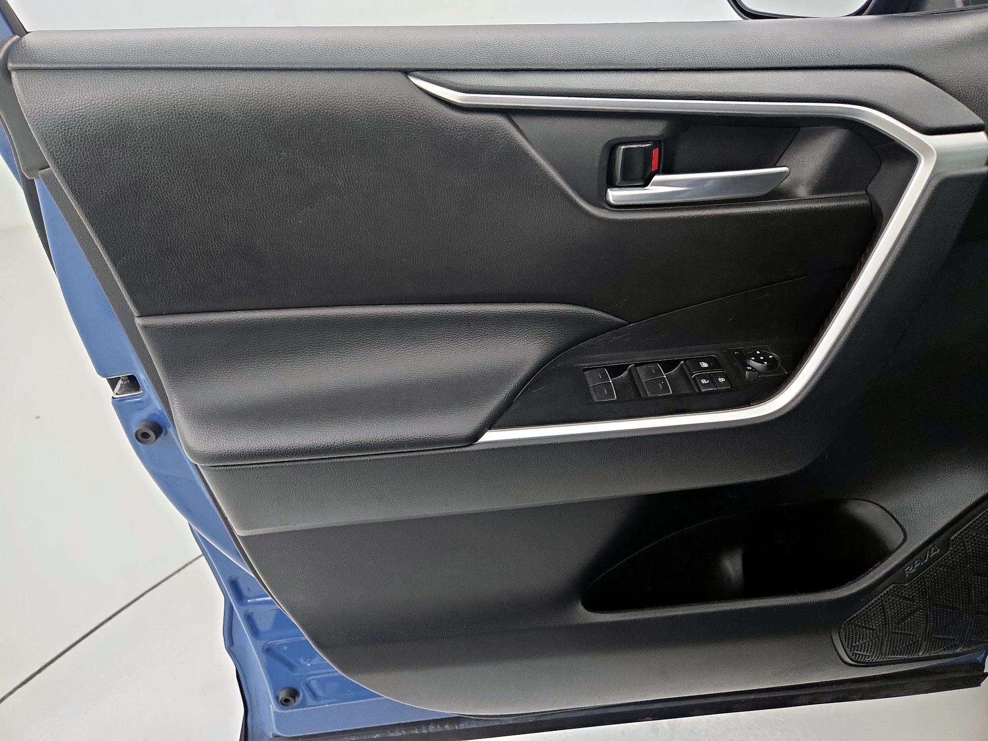 Thumbnail: 2023 Toyota RAV4 - 12