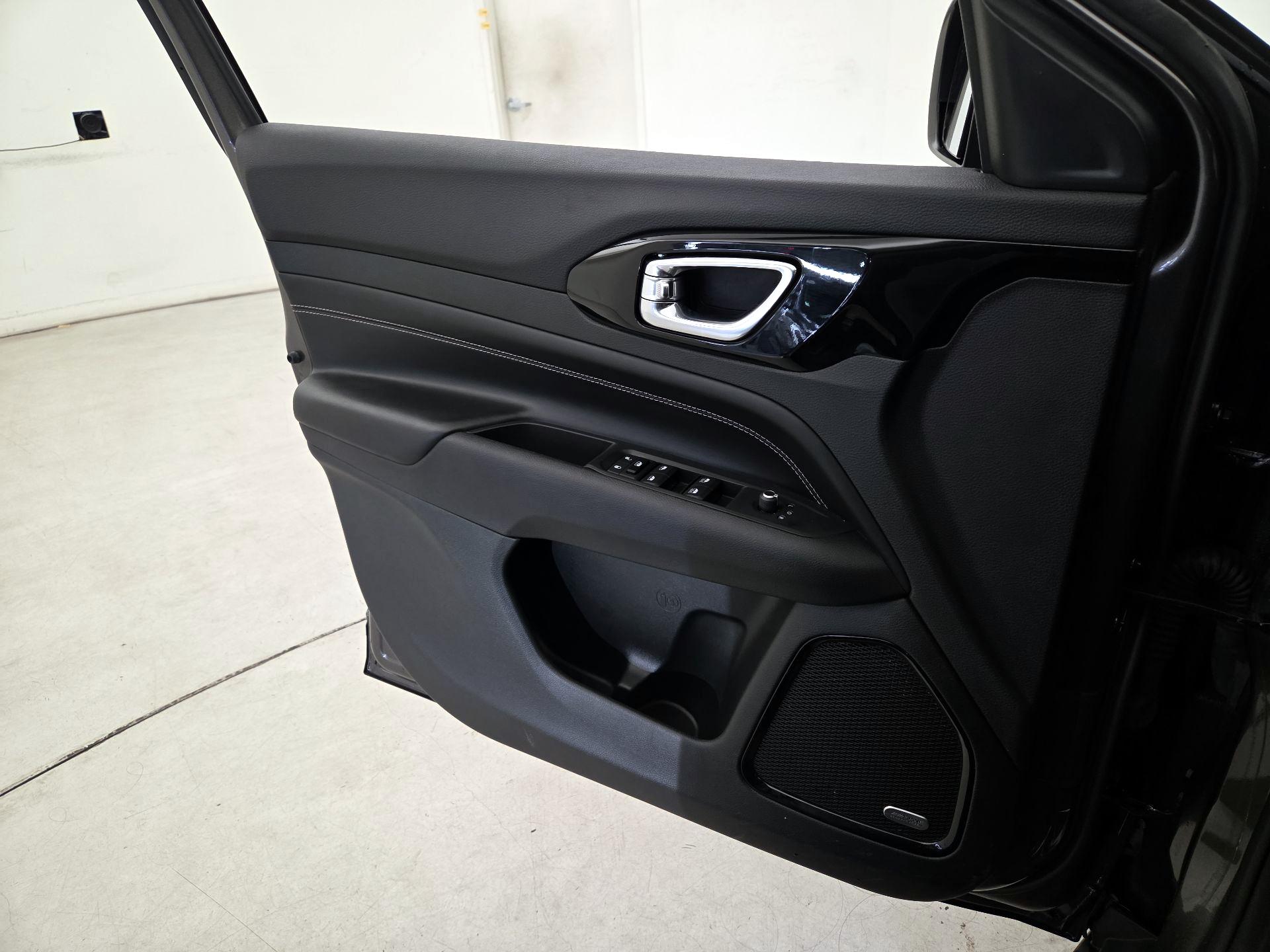 Thumbnail: 2022 Jeep Compass - 12