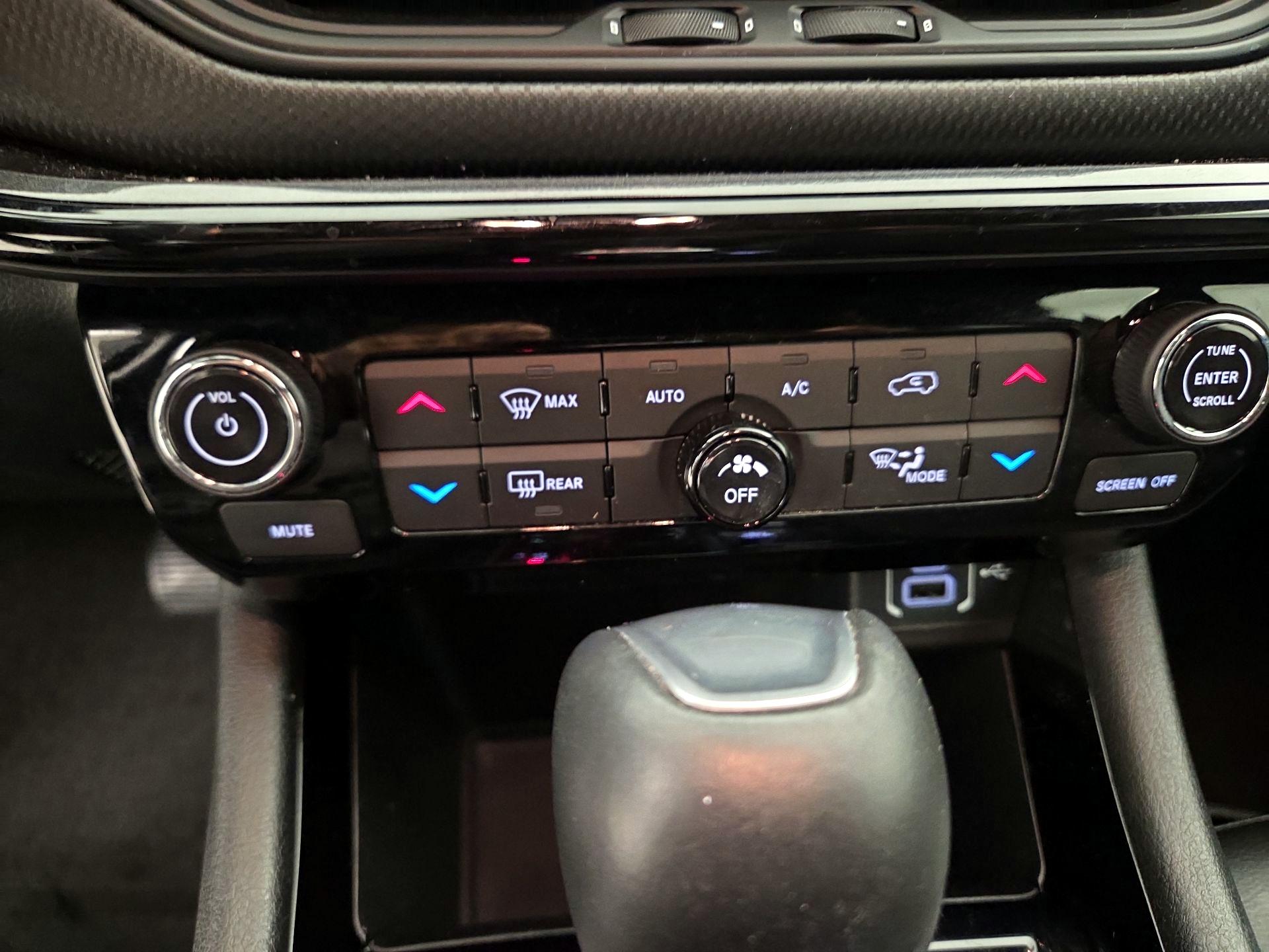 Thumbnail: 2022 Jeep Compass - 16