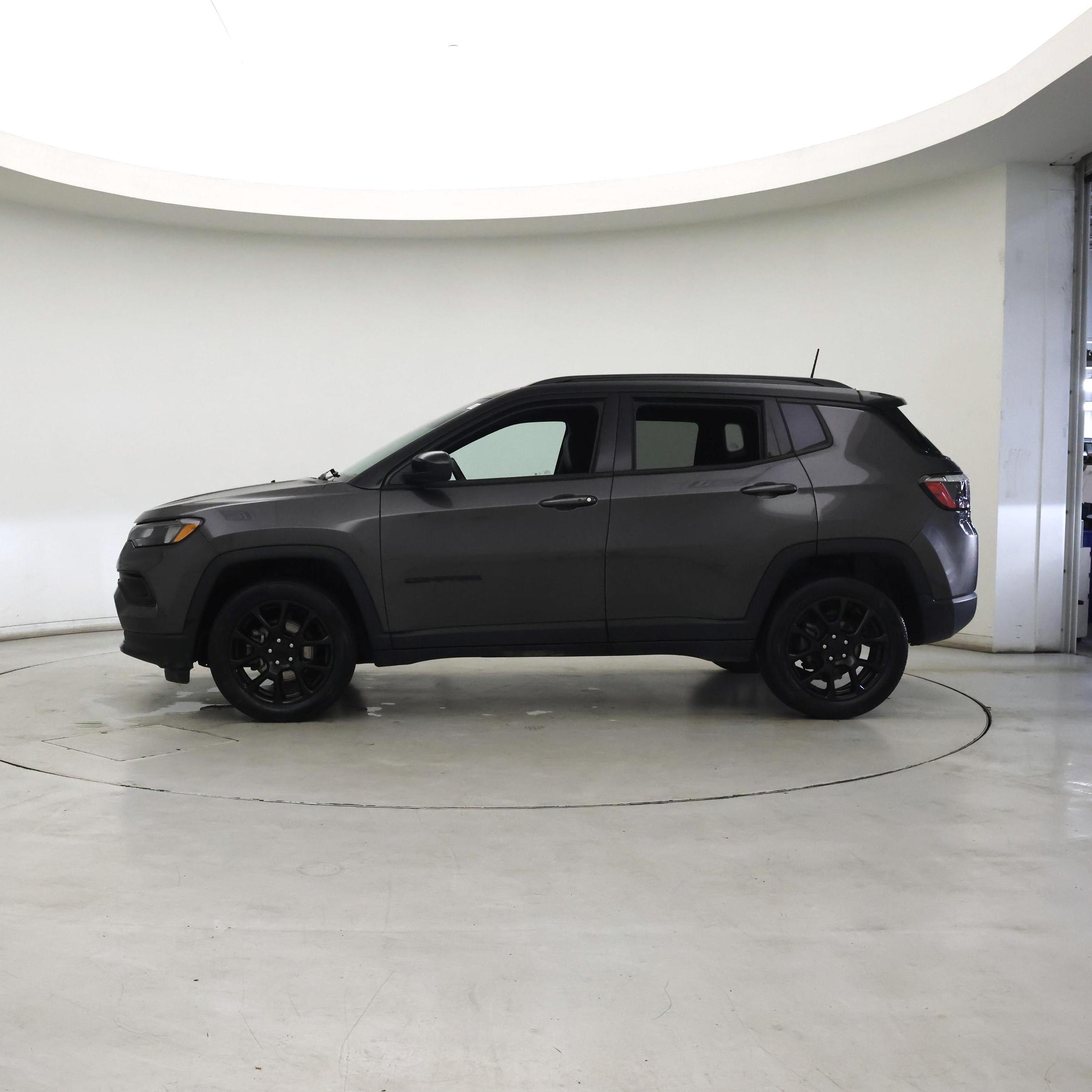 Thumbnail: 2022 Jeep Compass - 3