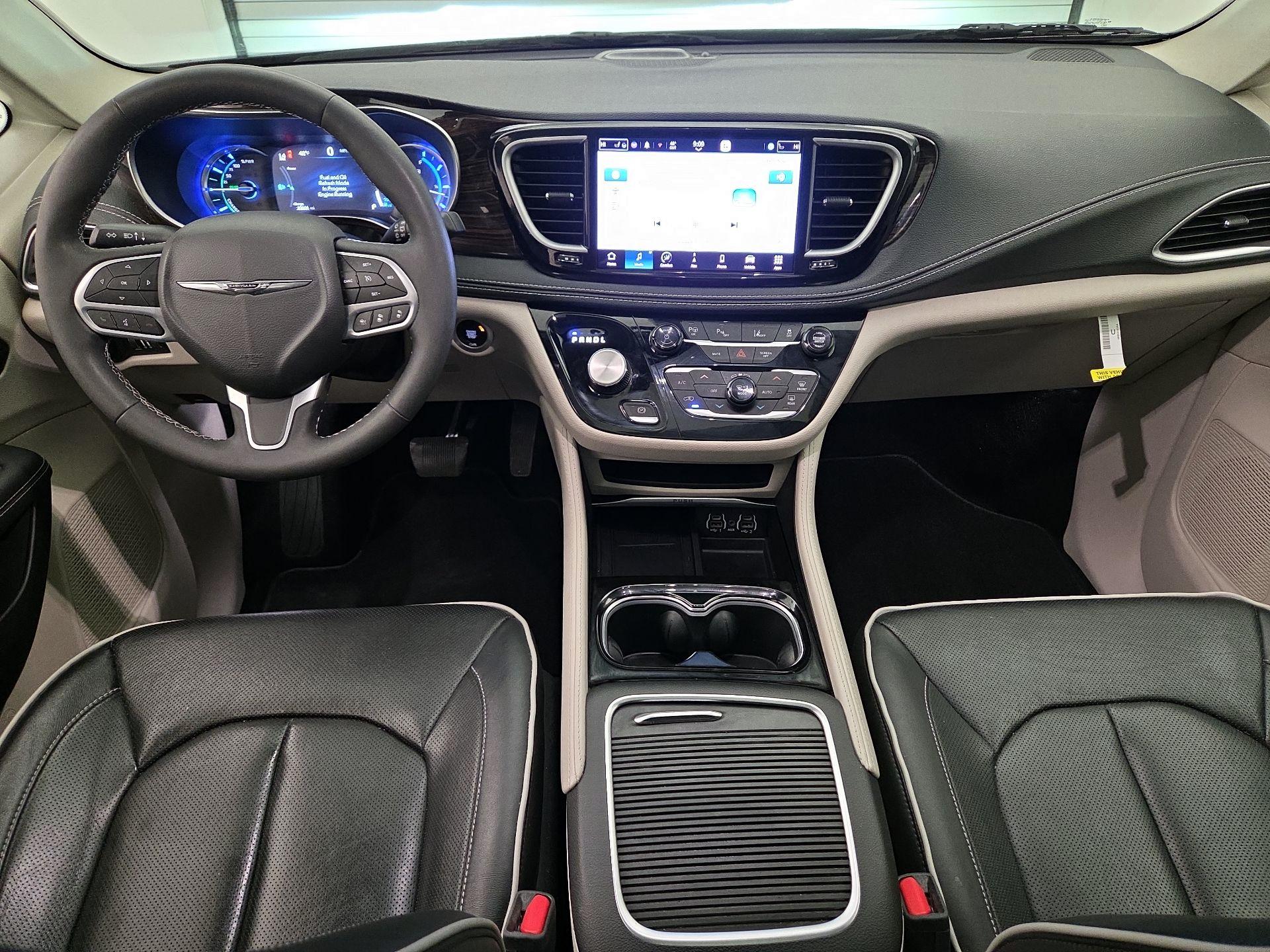 Thumbnail: 2023 Chrysler Pacifica - 9