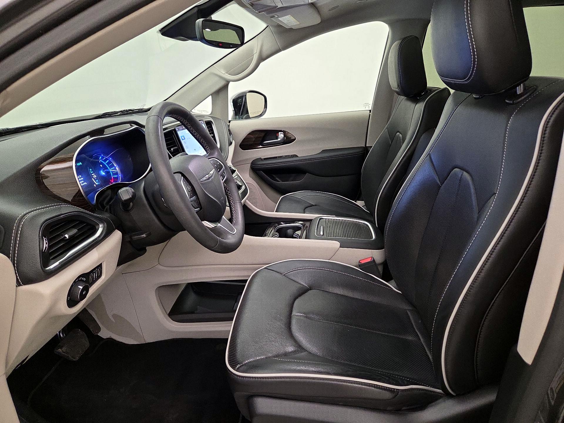 Thumbnail: 2023 Chrysler Pacifica - 11