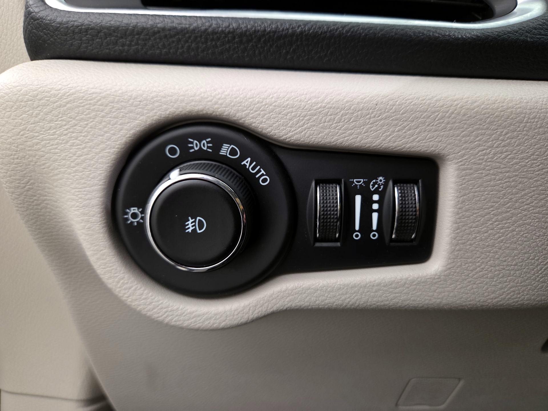 Thumbnail: 2023 Chrysler Pacifica - 13