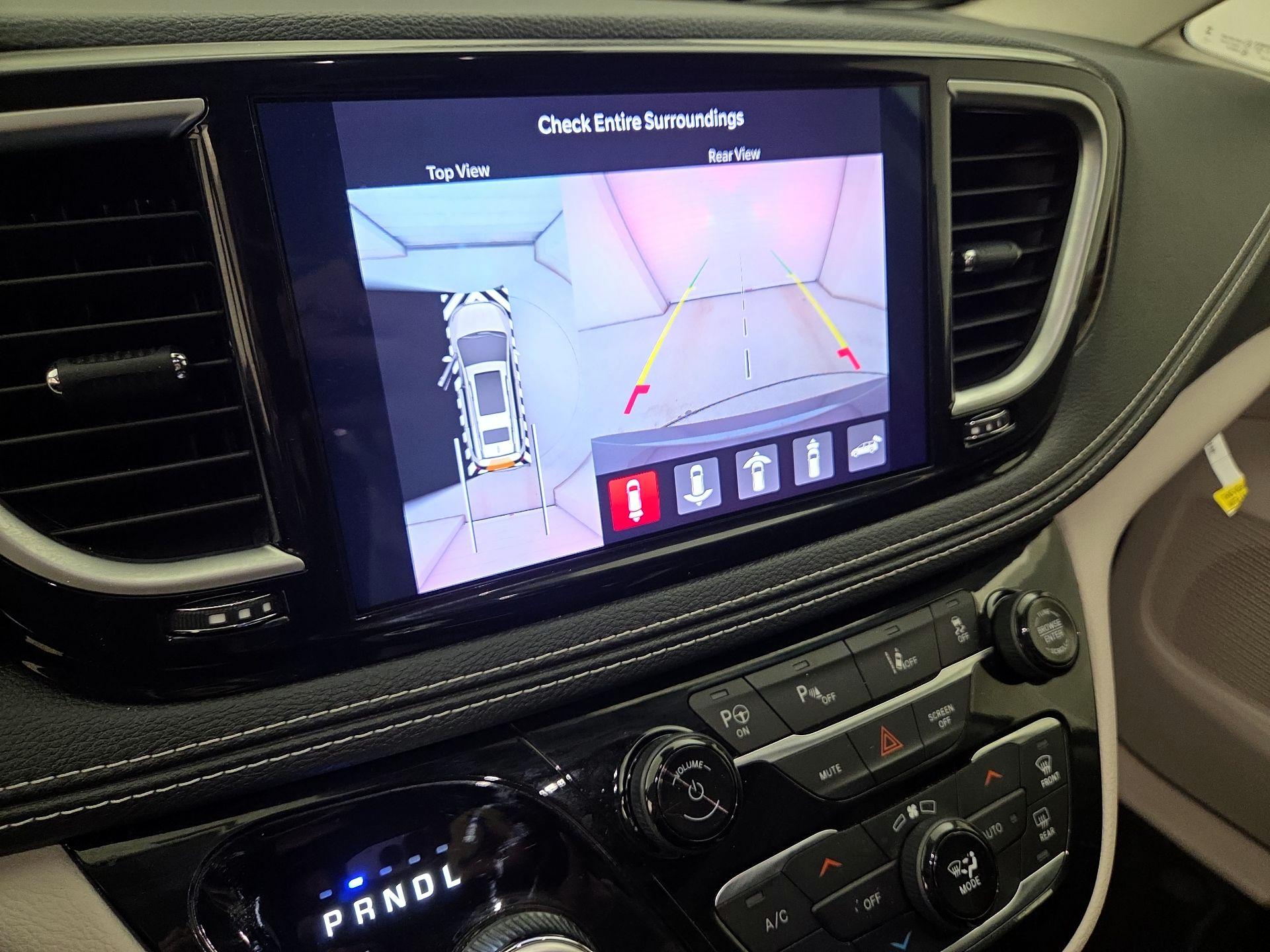 Thumbnail: 2023 Chrysler Pacifica - 14