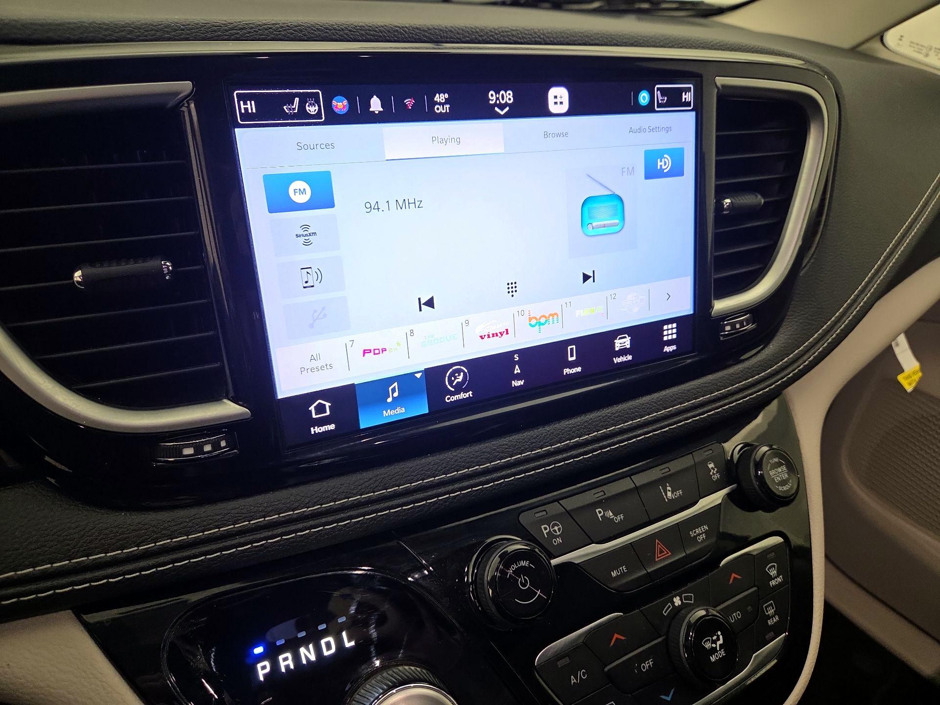 Thumbnail: 2023 Chrysler Pacifica - 15