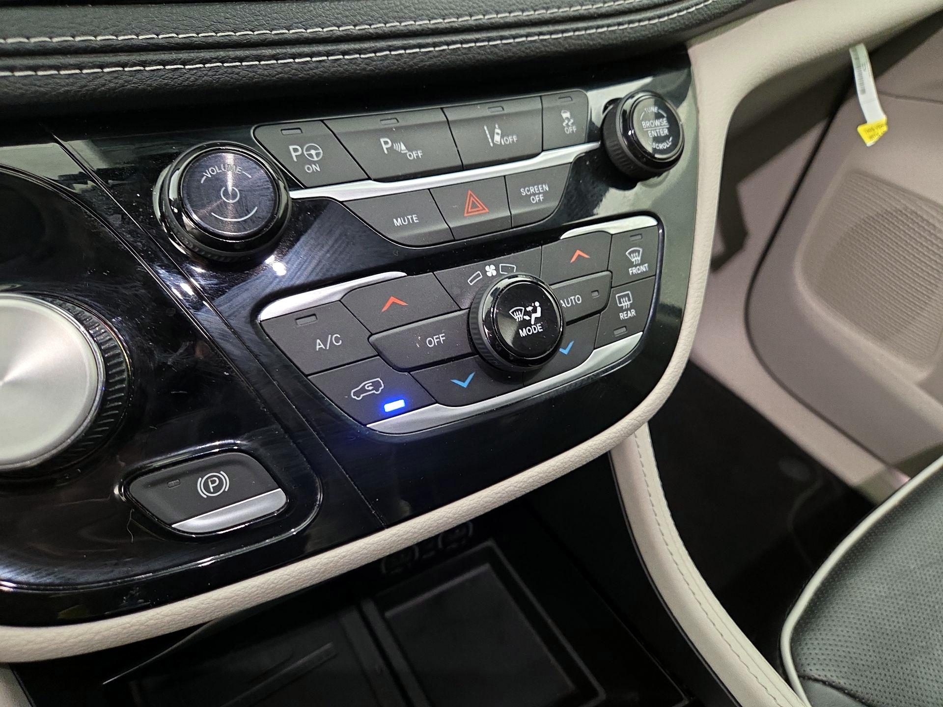 Thumbnail: 2023 Chrysler Pacifica - 16