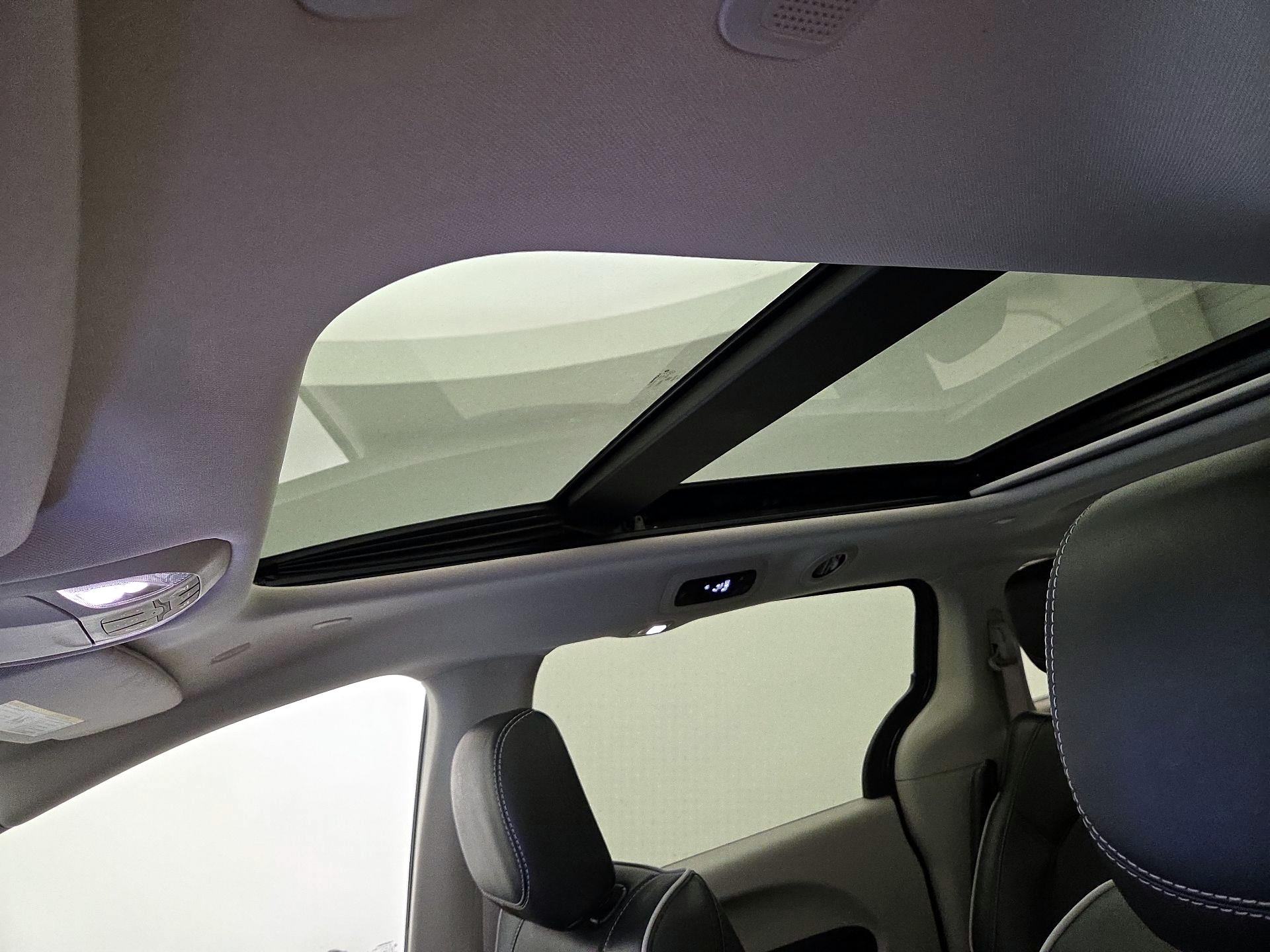 Thumbnail: 2023 Chrysler Pacifica - 19