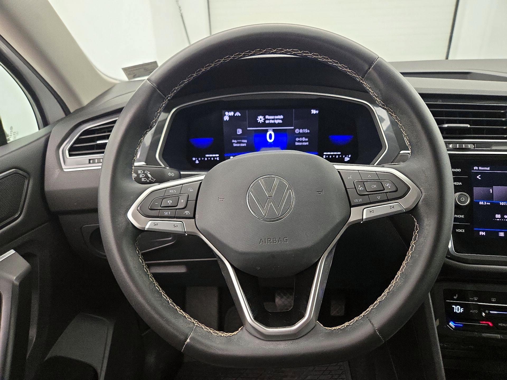Thumbnail: 2022 Volkswagen Tiguan - 10