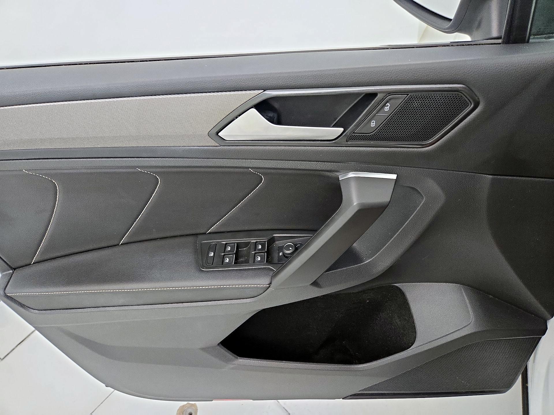 Thumbnail: 2022 Volkswagen Tiguan - 12