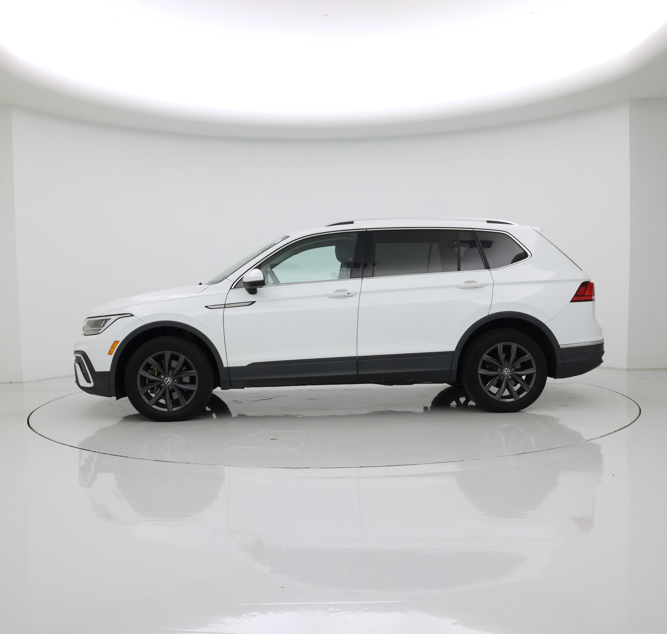 Thumbnail: 2022 Volkswagen Tiguan - 3
