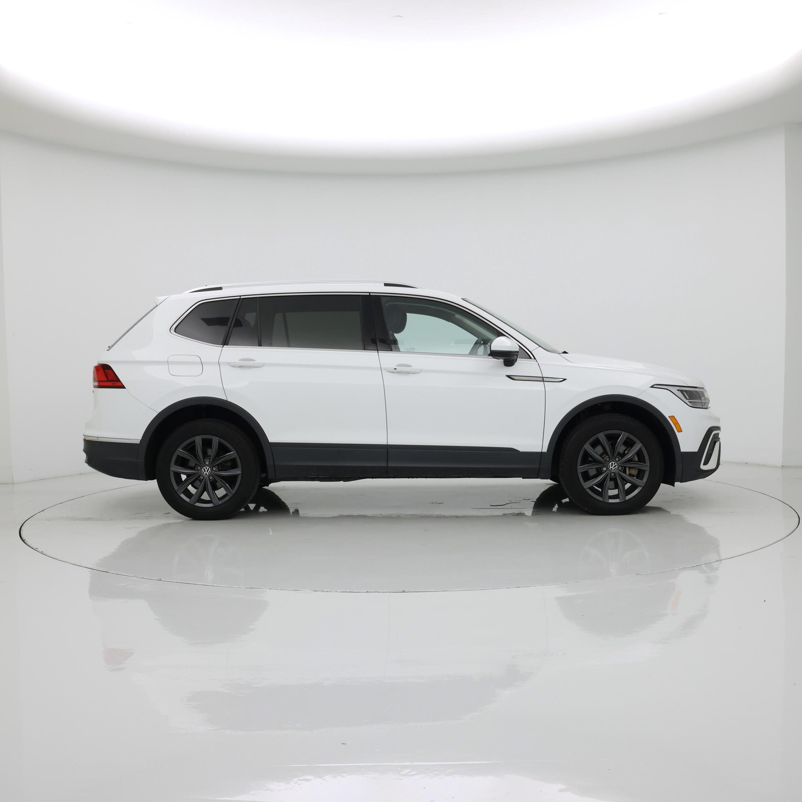 Thumbnail: 2022 Volkswagen Tiguan - 7
