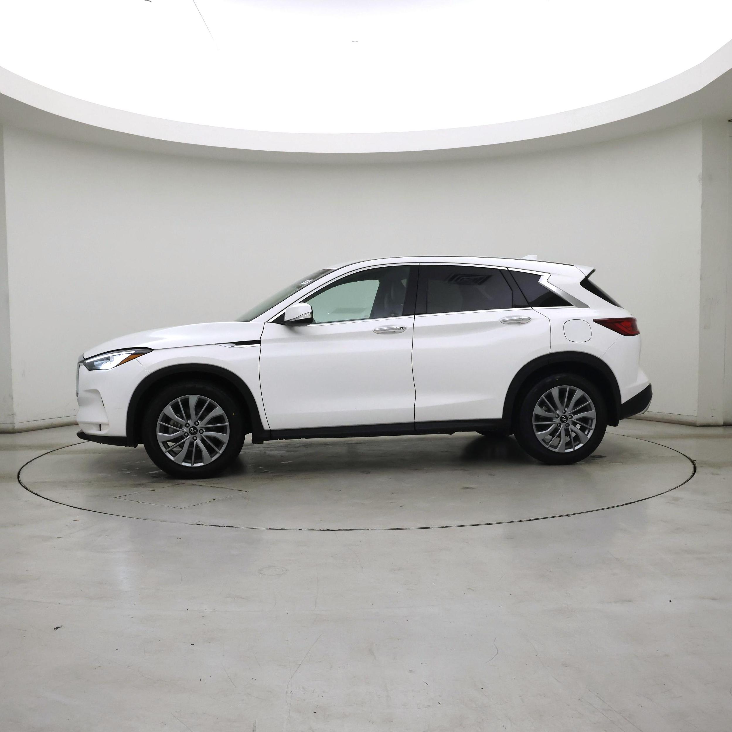 Thumbnail: 2023 INFINITI QX50 - 3