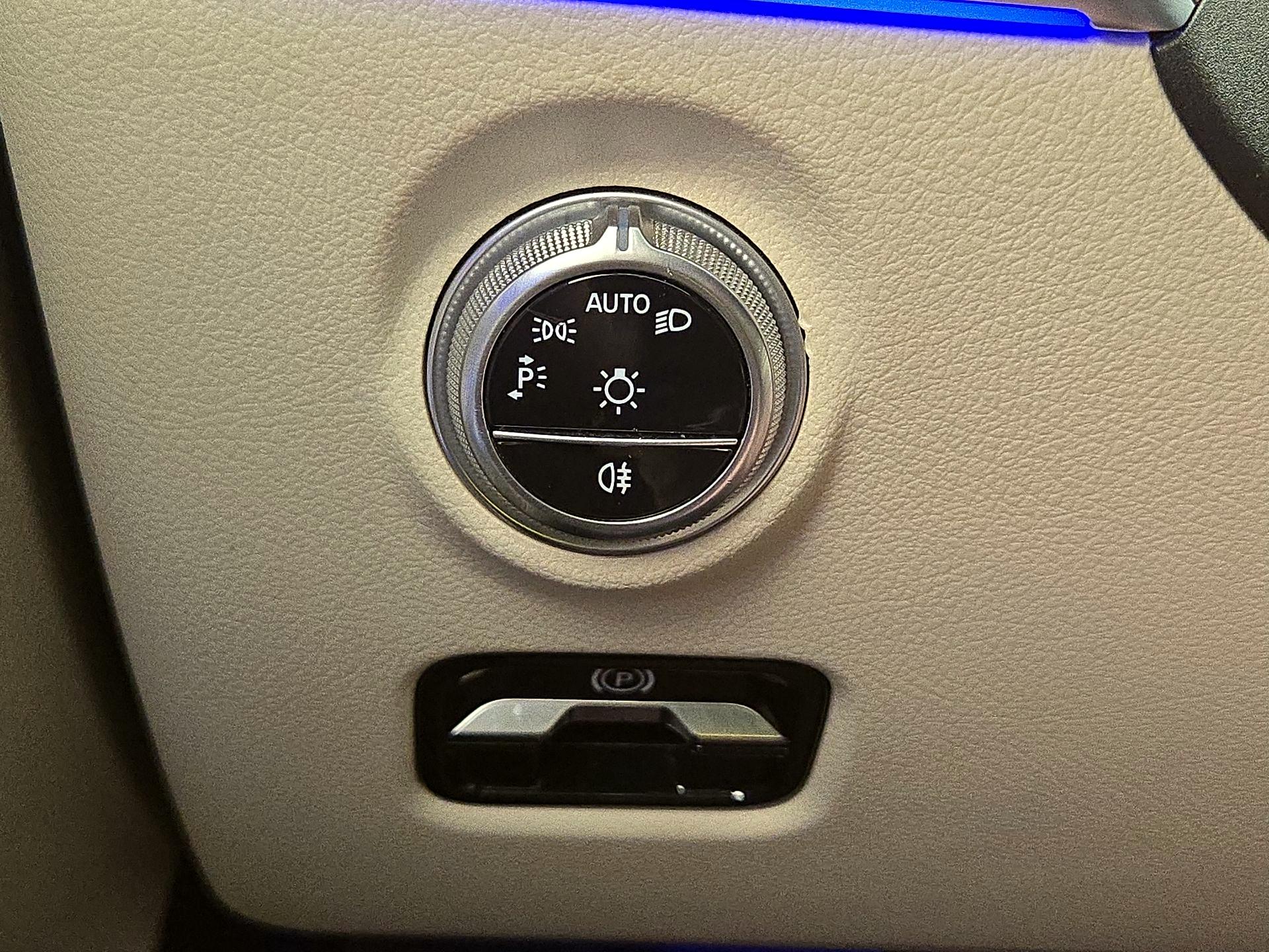 Thumbnail: 2022 Mercedes-Benz C-Class - 13