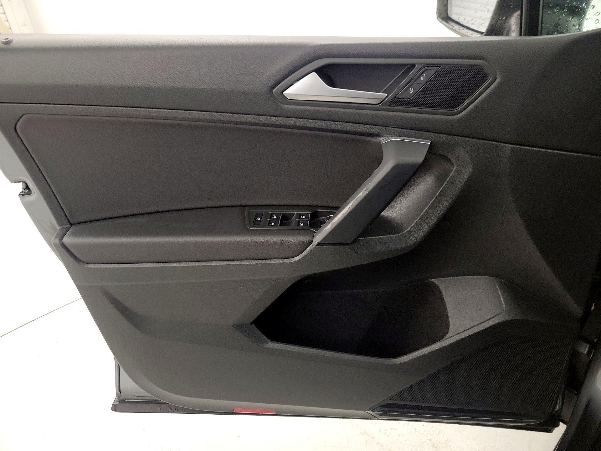 Thumbnail: 2019 Volkswagen Tiguan - 12