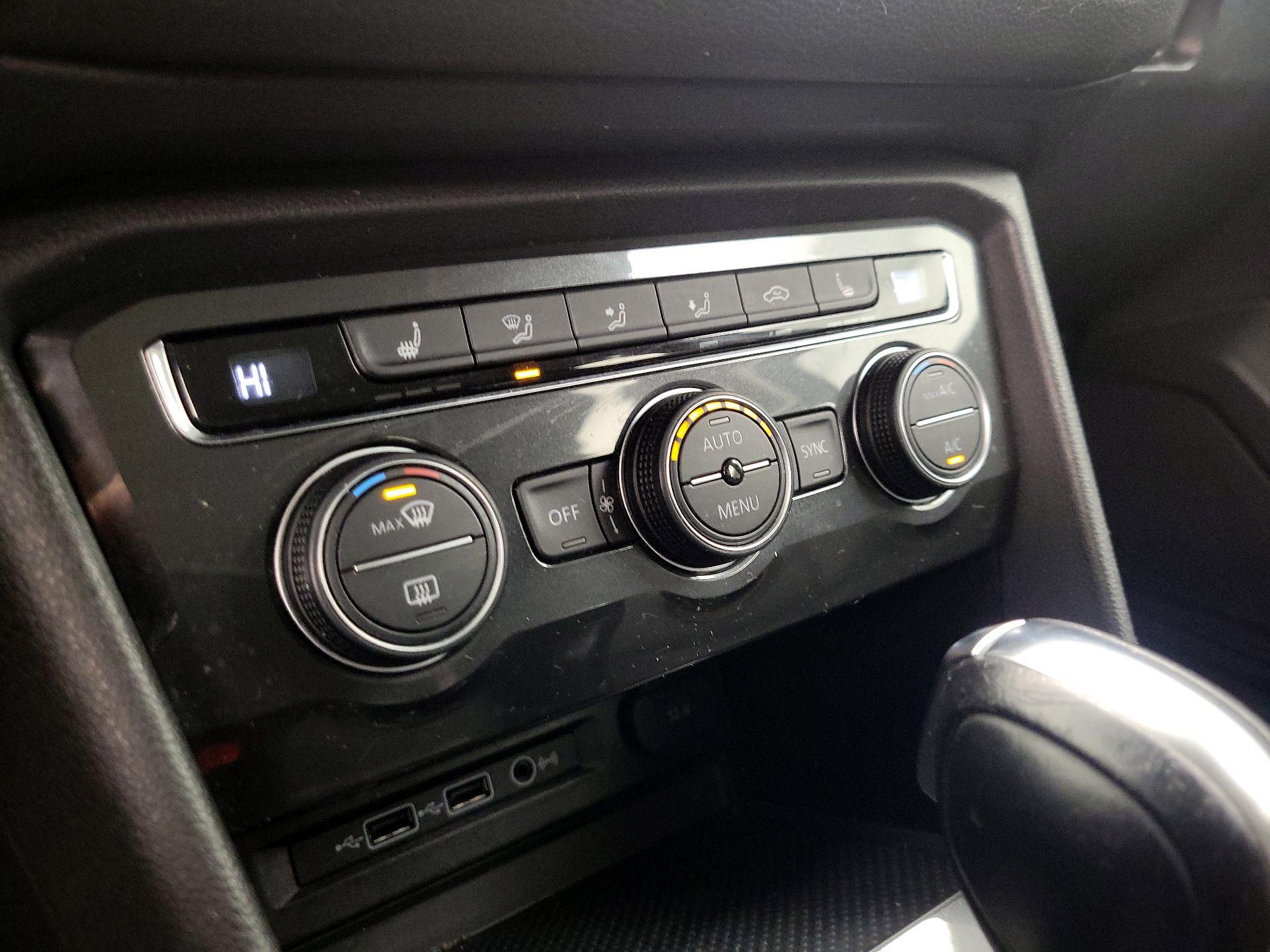 Thumbnail: 2019 Volkswagen Tiguan - 16