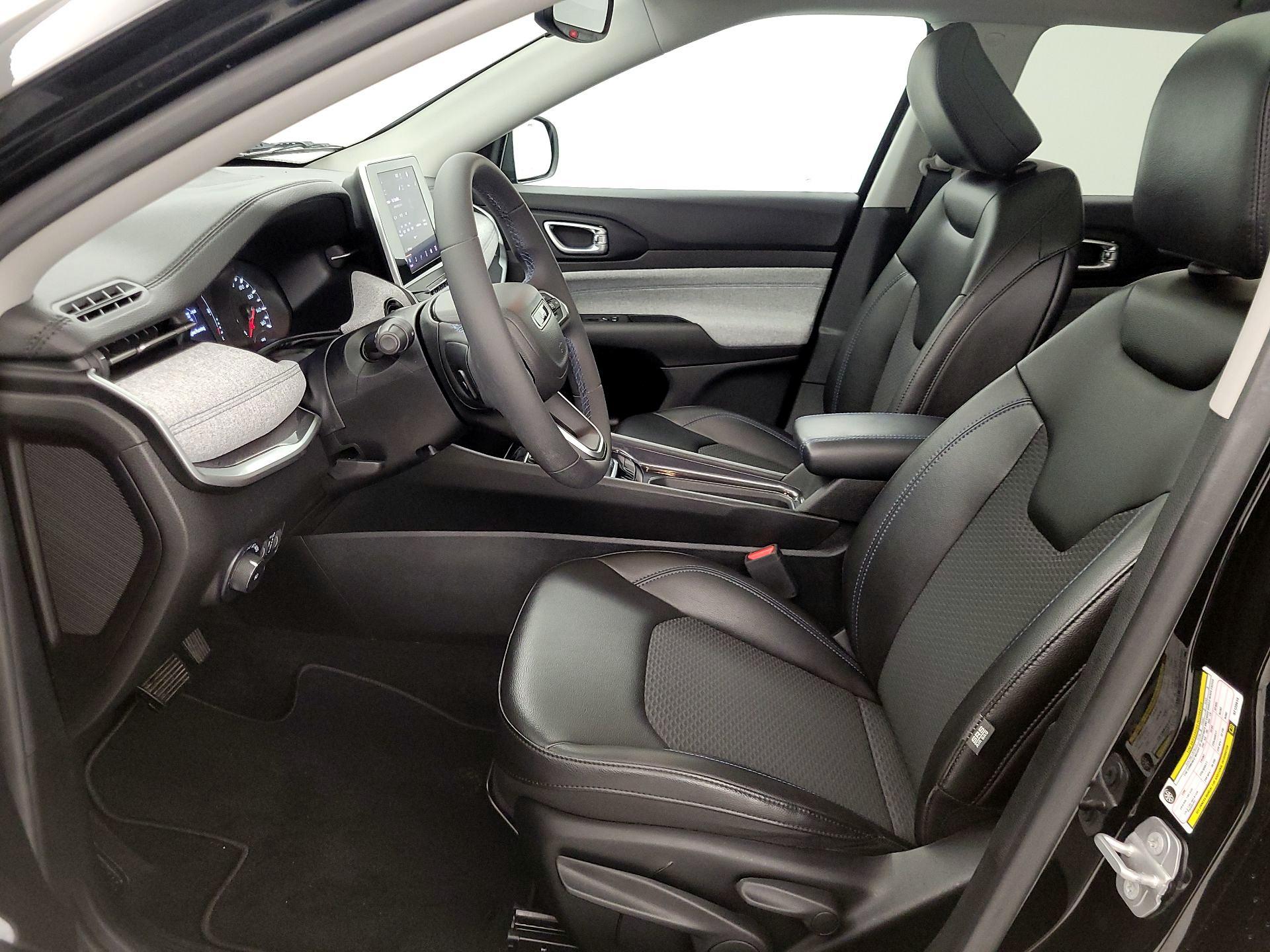 Thumbnail: 2022 Jeep Compass - 11