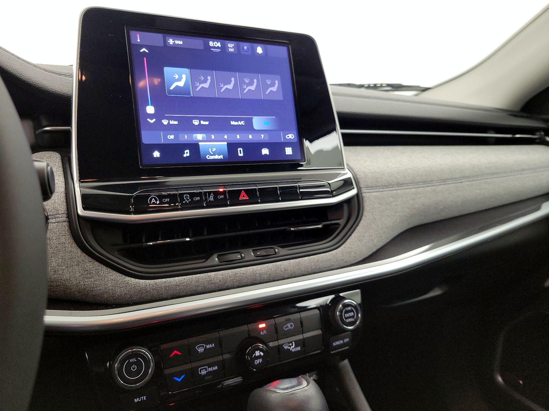 Thumbnail: 2022 Jeep Compass - 16