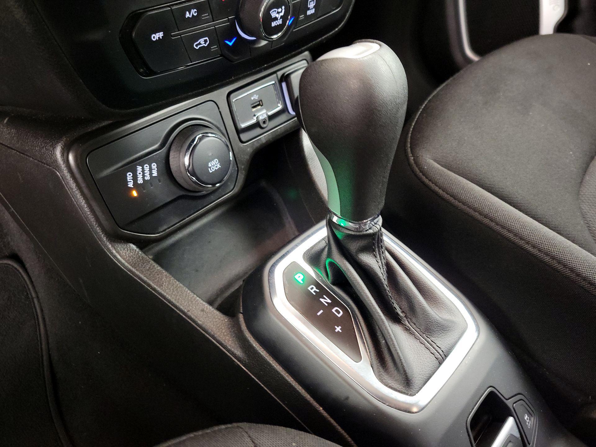 Thumbnail: 2021 Jeep Renegade - 17