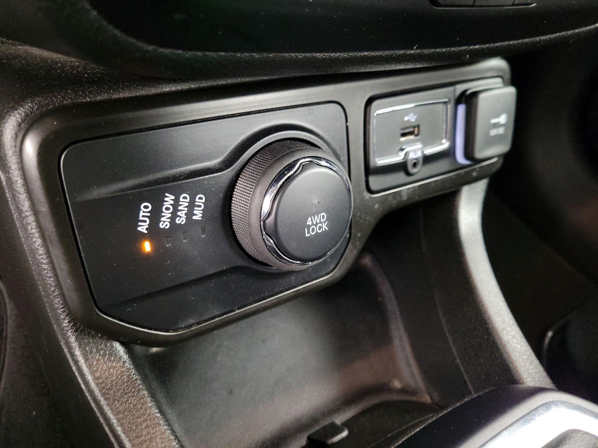 Thumbnail: 2021 Jeep Renegade - 18