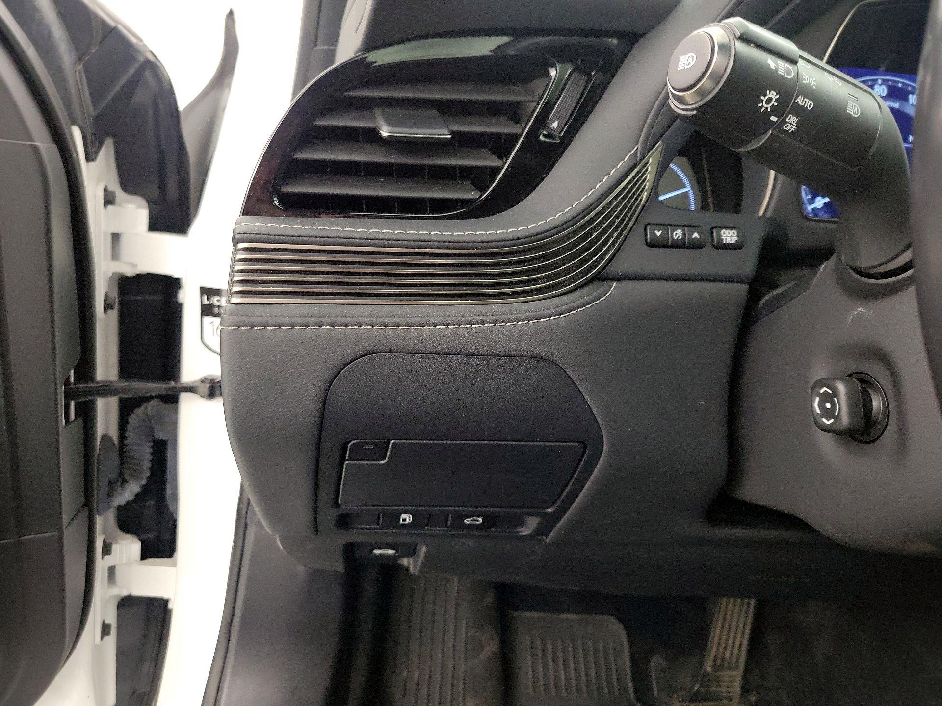 Thumbnail: 2019 Lexus LS - 13