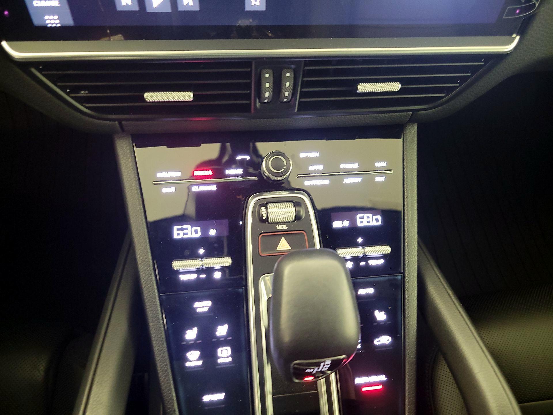 Thumbnail: 2019 Porsche Cayenne - 17