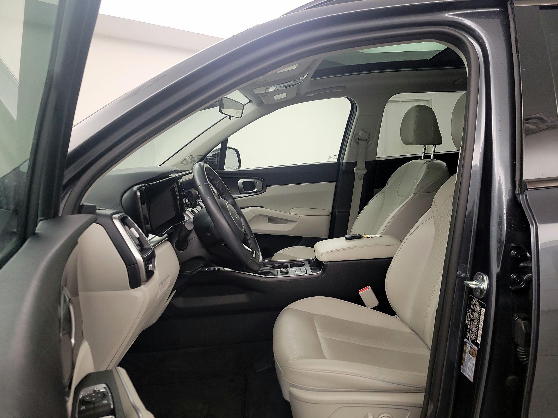 Thumbnail: 2023 Kia Sorento - 11