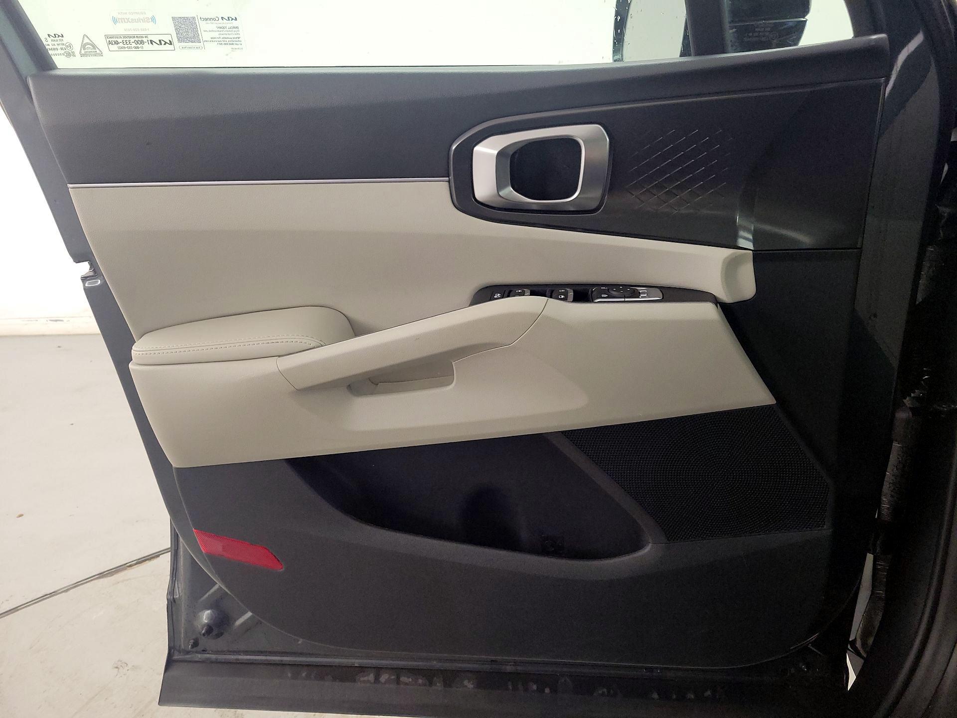 Thumbnail: 2023 Kia Sorento - 12