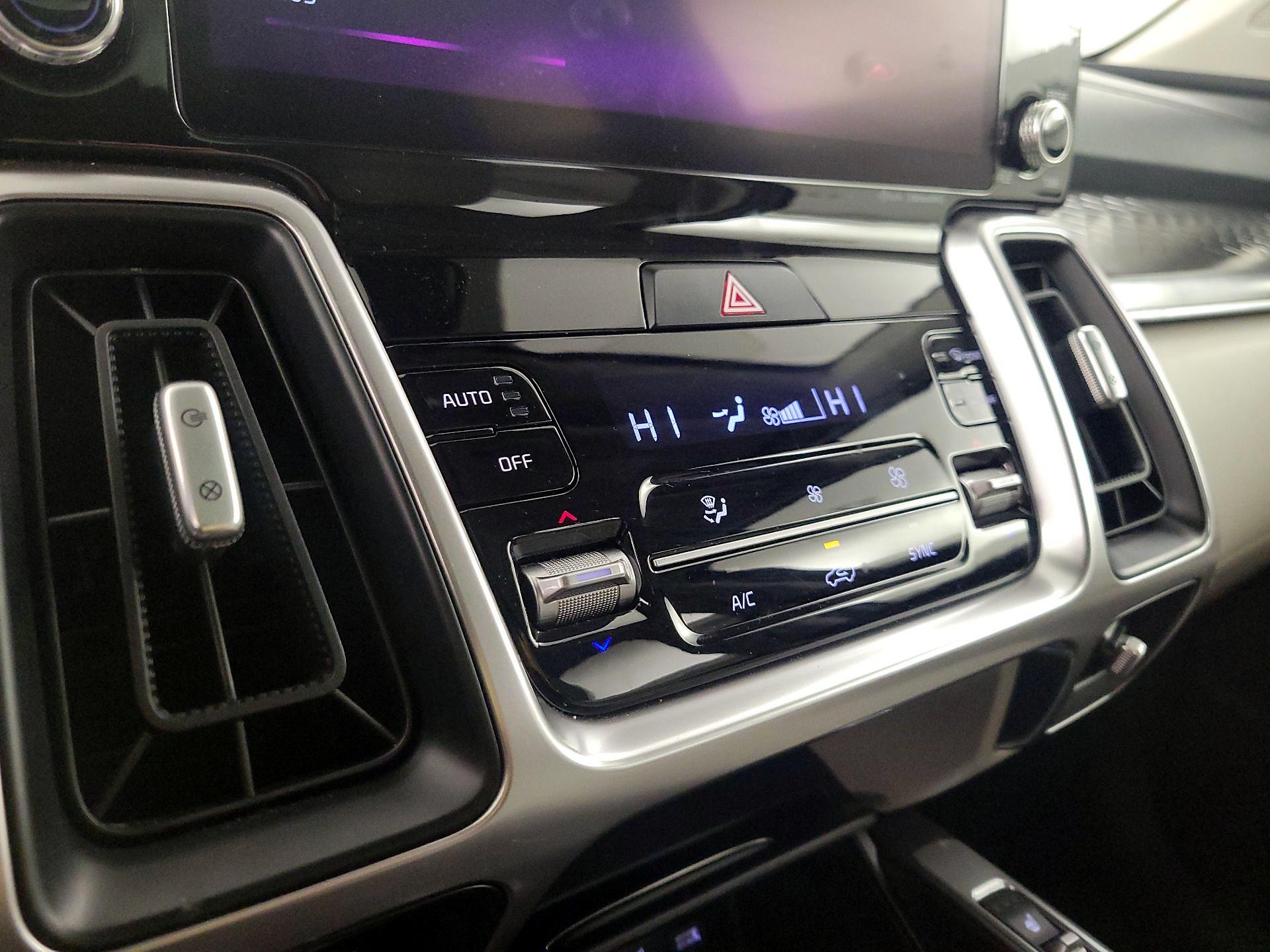 Thumbnail: 2023 Kia Sorento - 17