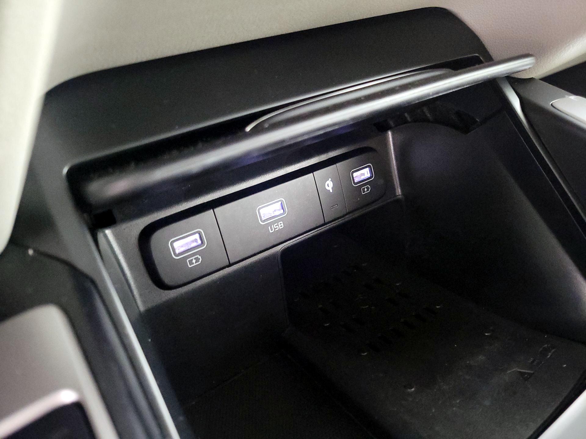 Thumbnail: 2023 Kia Sorento - 19