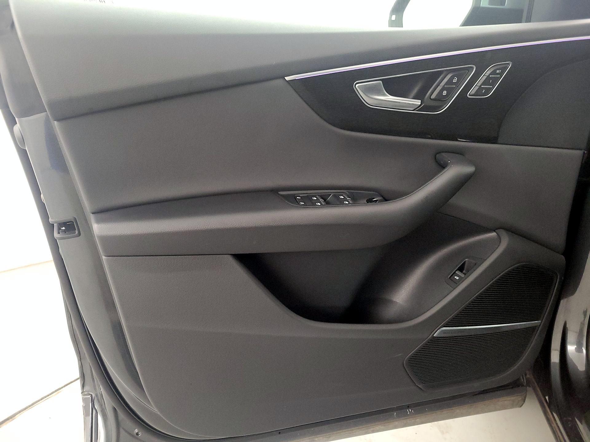 Thumbnail: 2021 Audi Q8 - 12