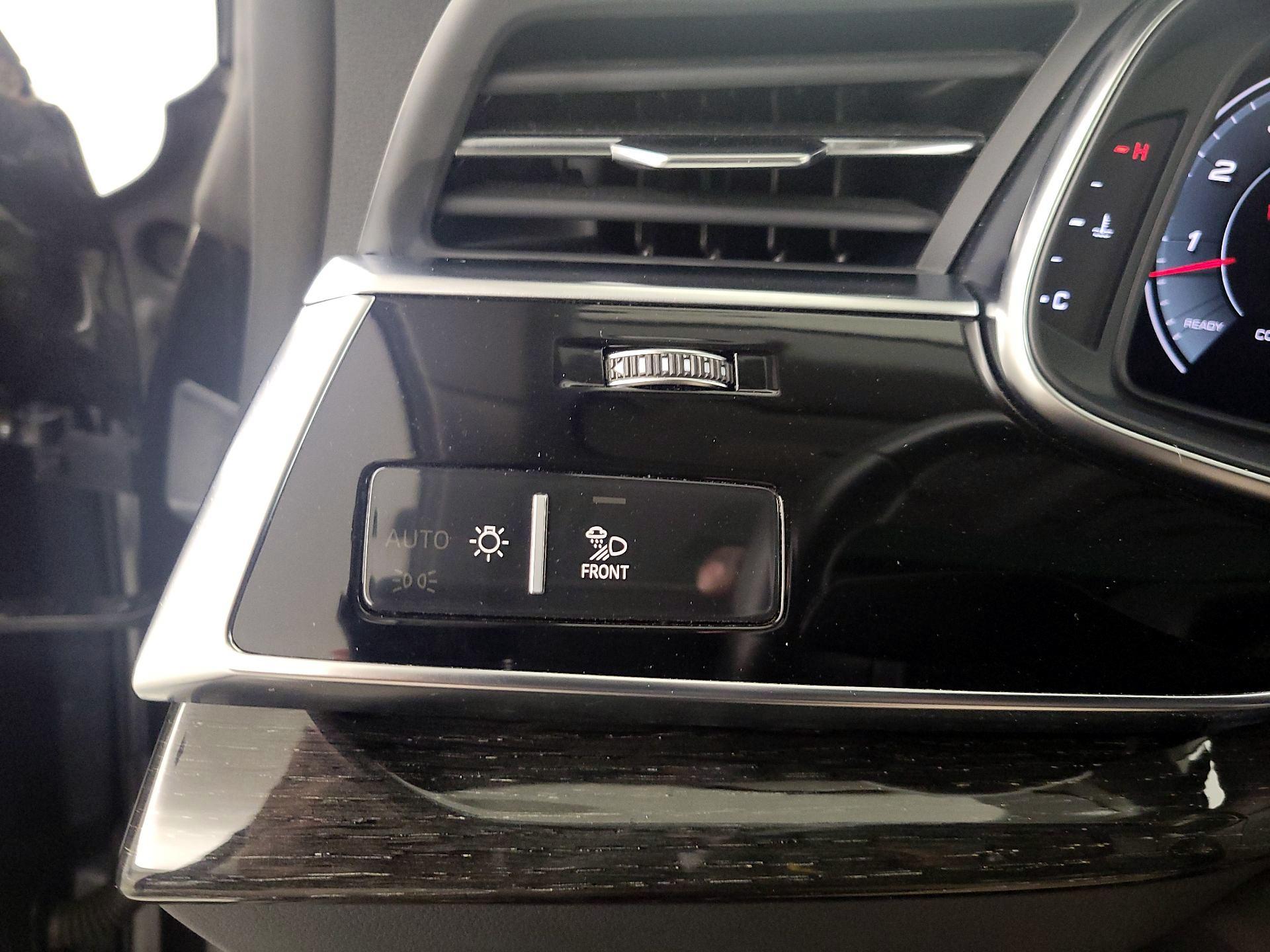 Thumbnail: 2021 Audi Q8 - 13