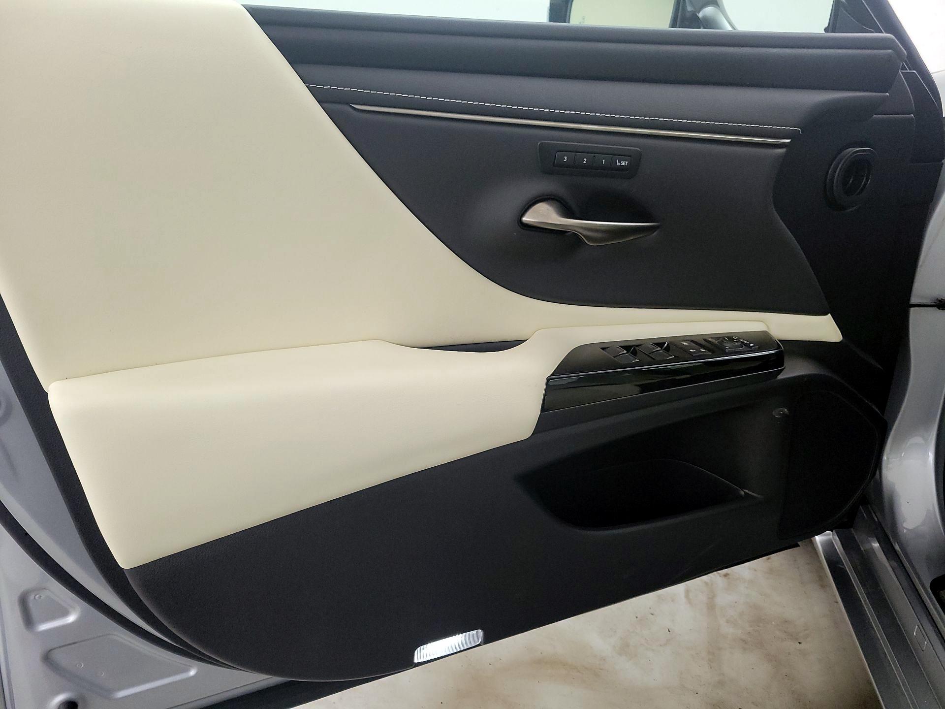 Thumbnail: 2022 Lexus ES - 12