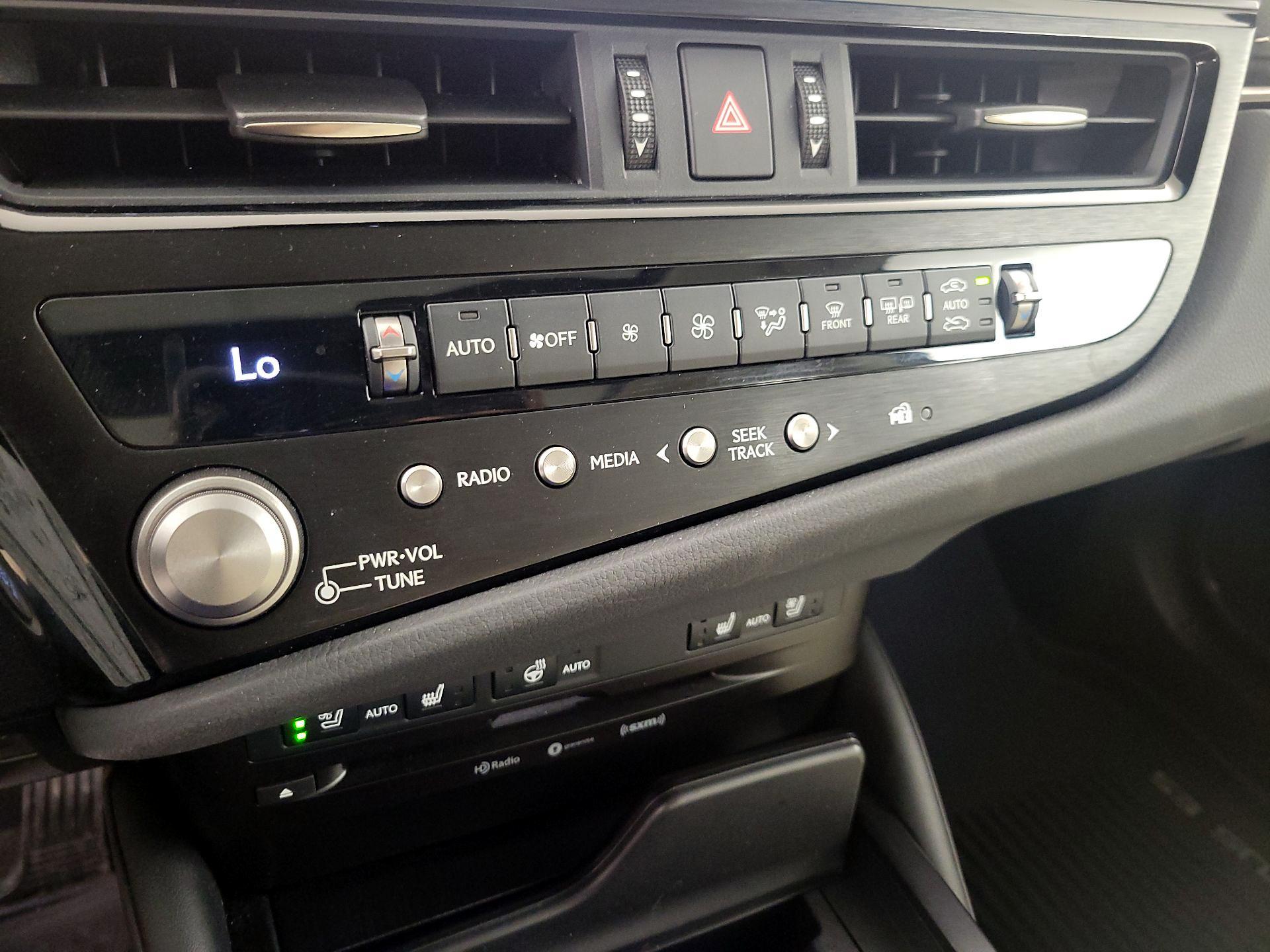 Thumbnail: 2022 Lexus ES - 16