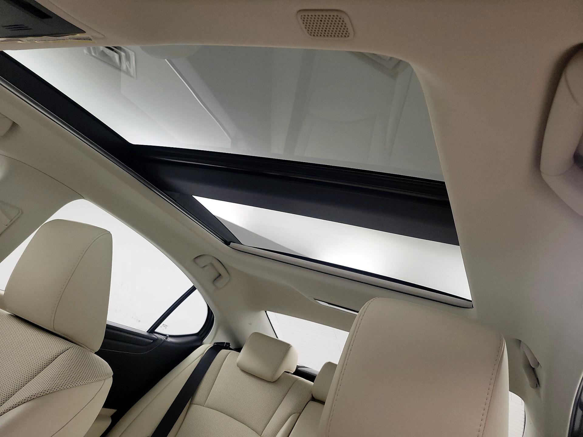 Thumbnail: 2022 Lexus ES - 19