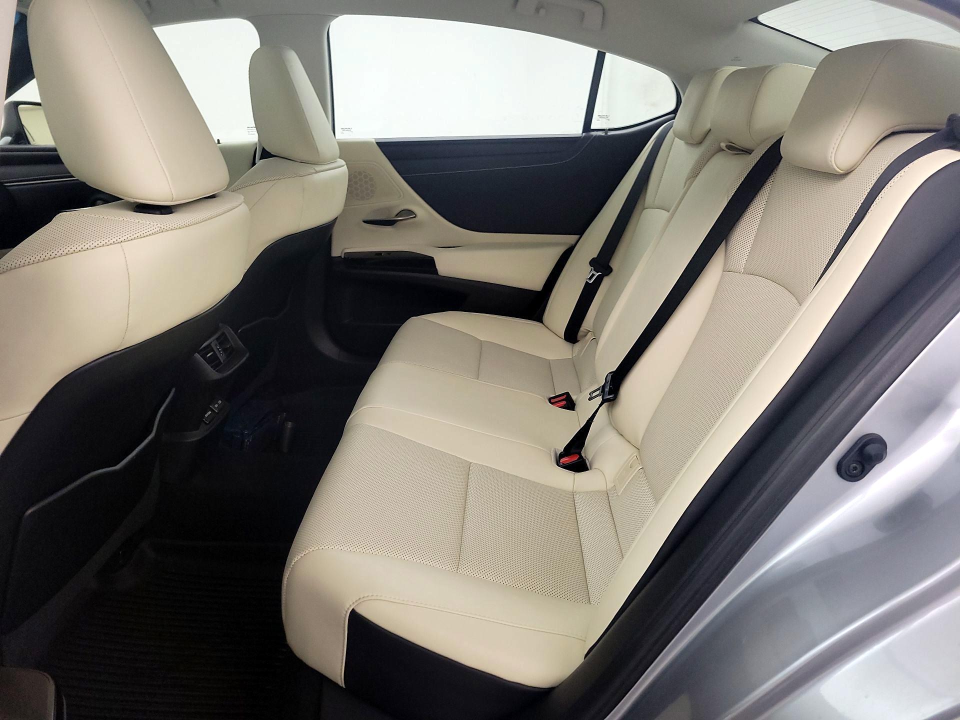 Thumbnail: 2022 Lexus ES - 20