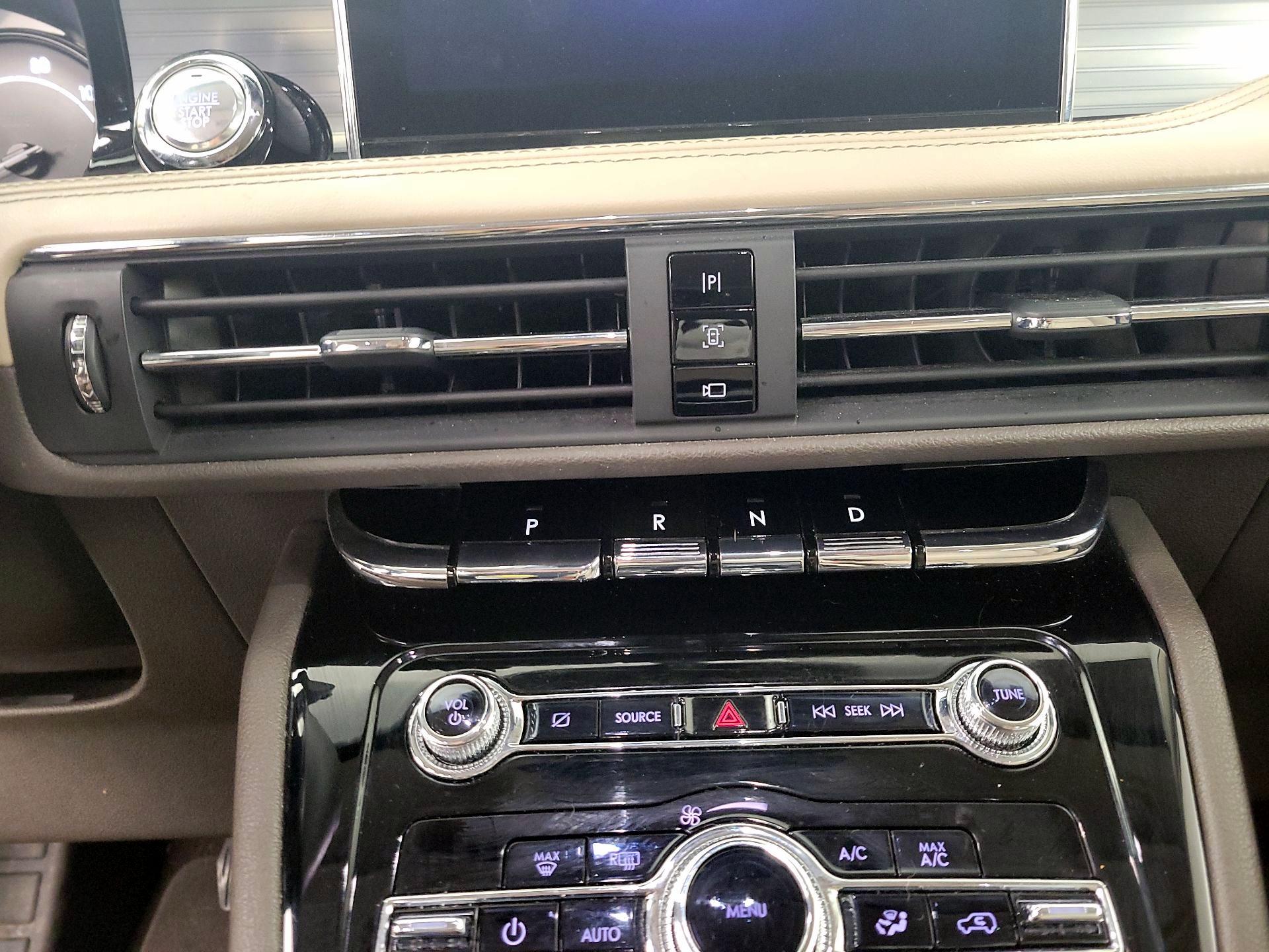 Thumbnail: 2022 Lincoln Corsair - 17