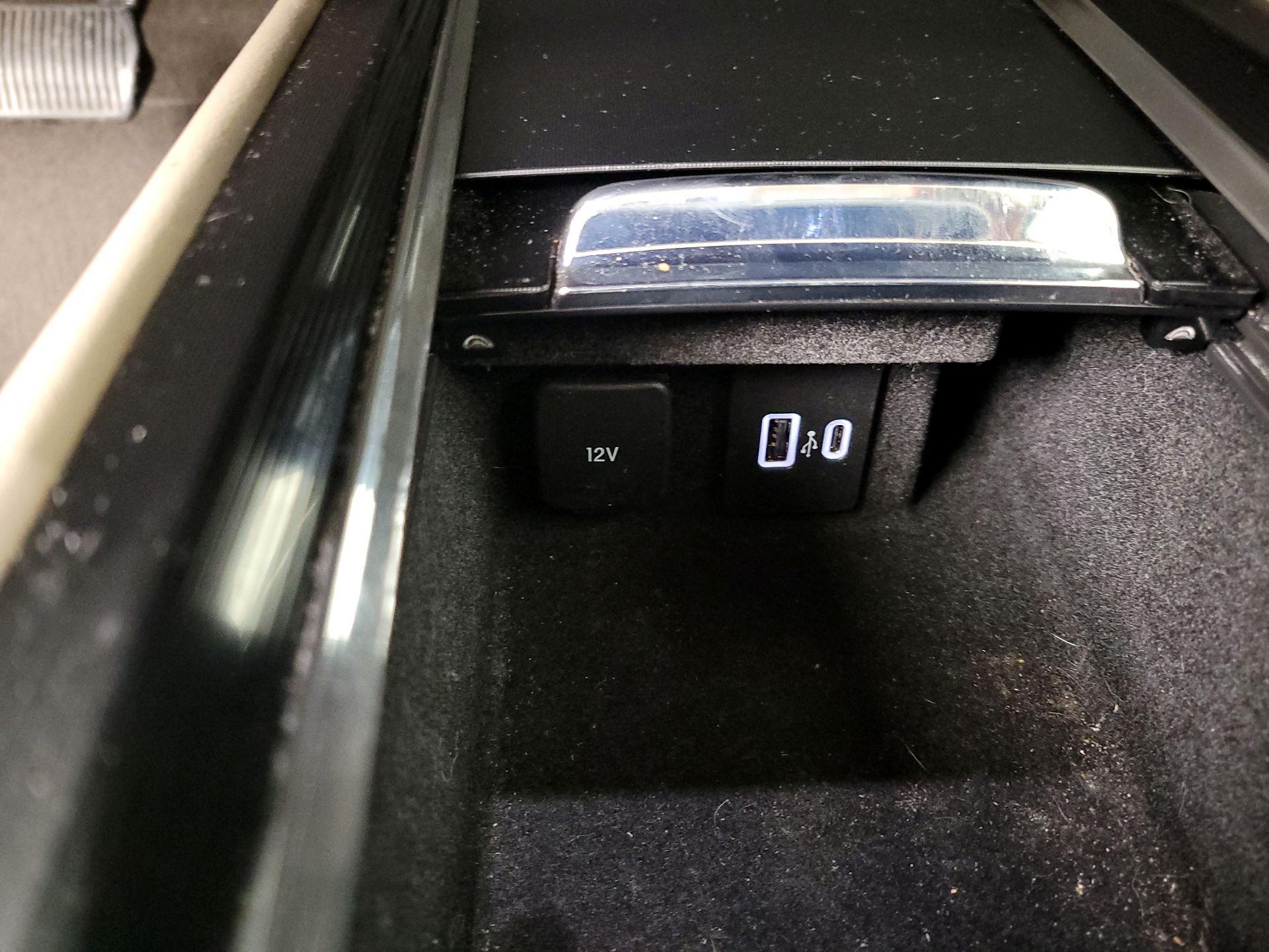 Thumbnail: 2022 Lincoln Corsair - 18