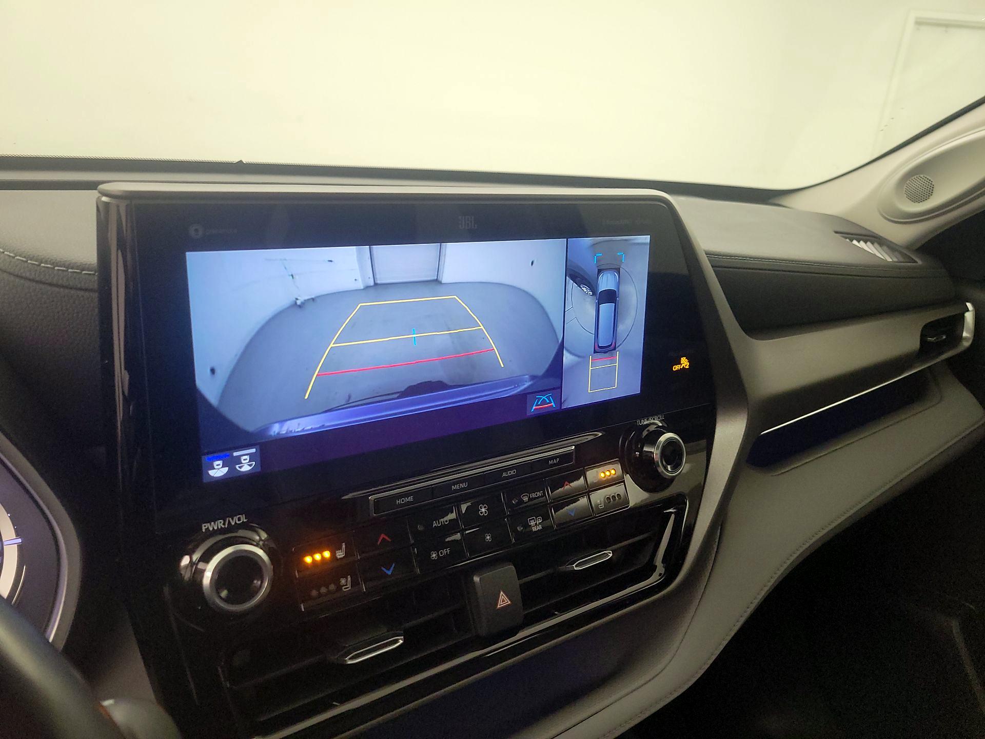 Thumbnail: 2022 Toyota Highlander - 15