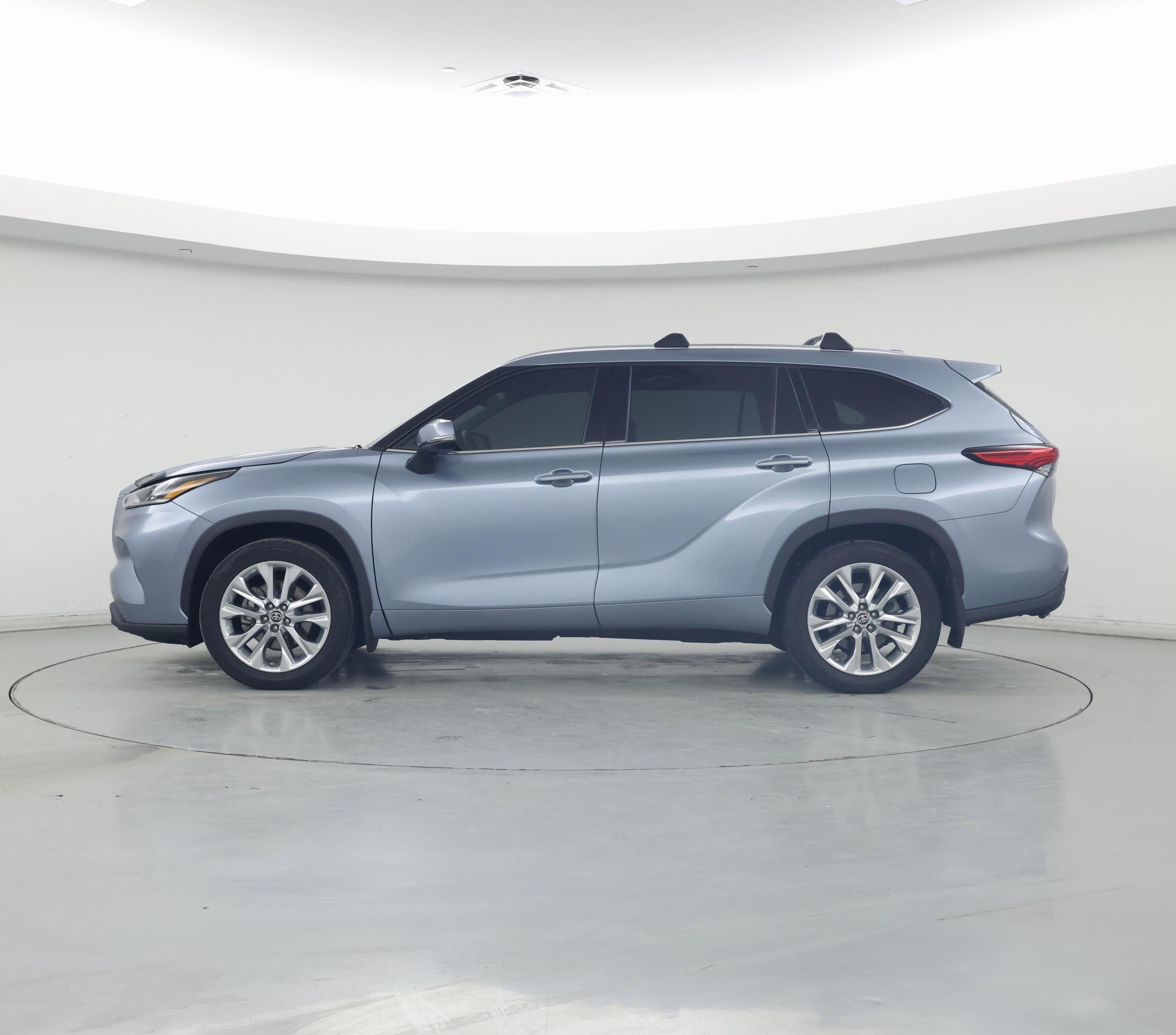 Thumbnail: 2022 Toyota Highlander - 3