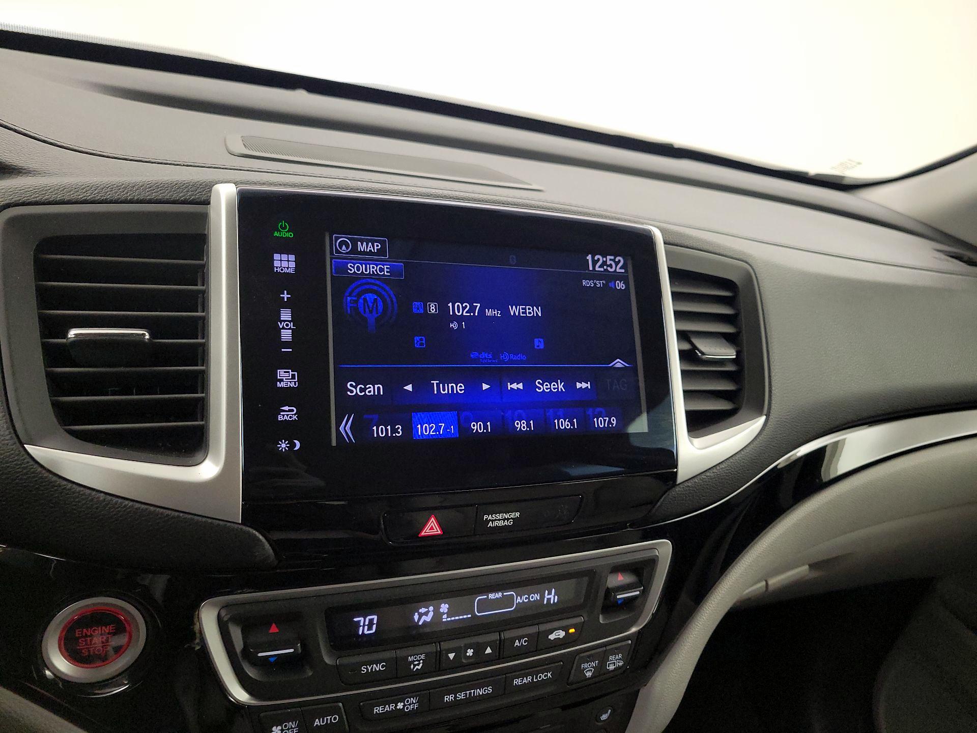 Thumbnail: 2016 Honda Pilot - 16