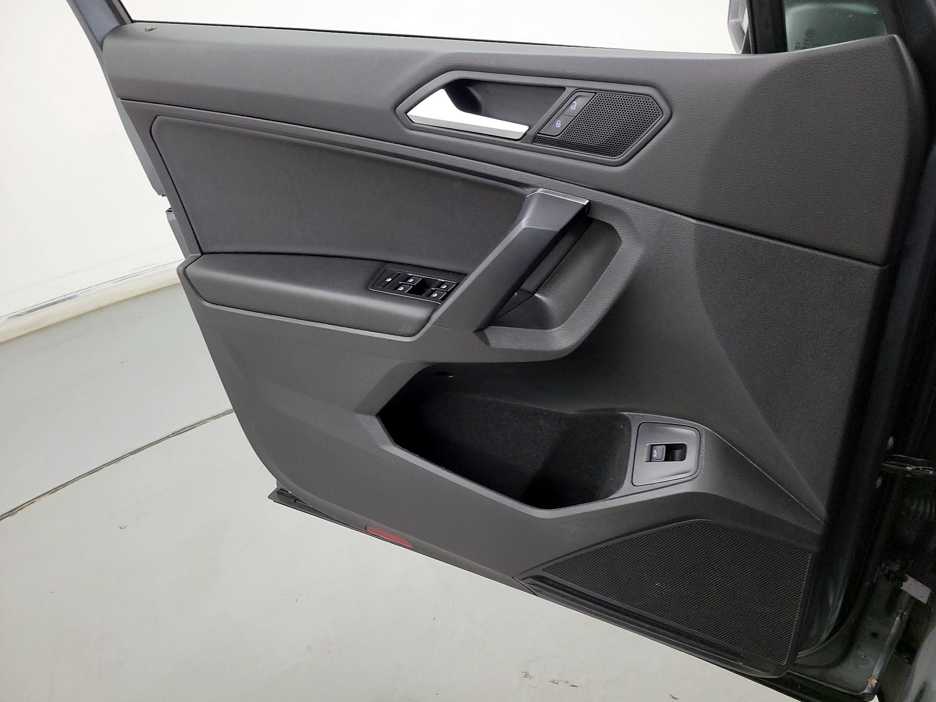 Thumbnail: 2021 Volkswagen Tiguan - 12