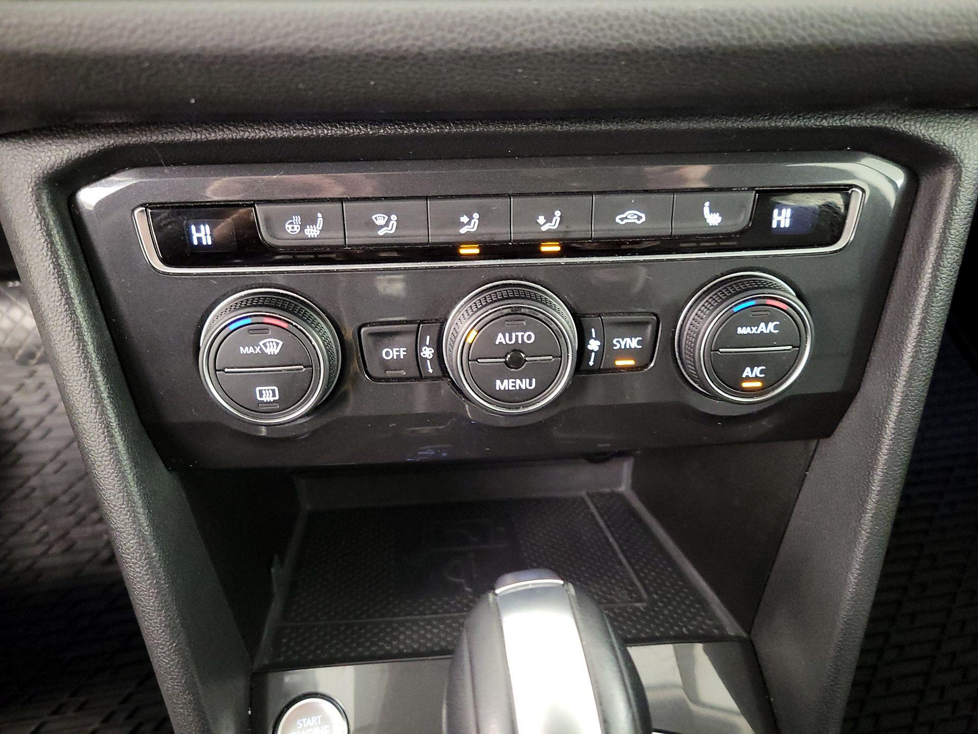 Thumbnail: 2021 Volkswagen Tiguan - 17