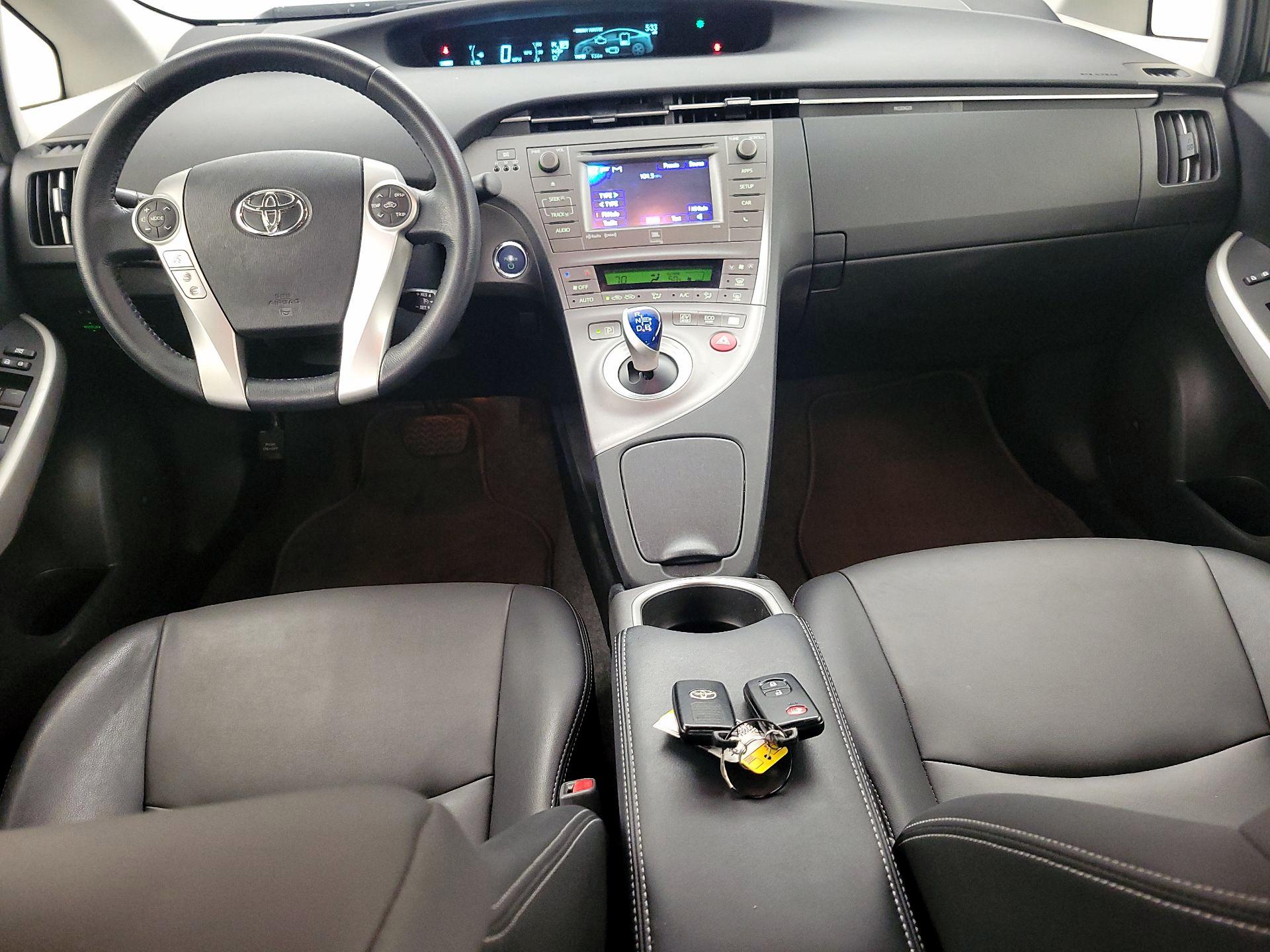 Thumbnail: 2015 Toyota Prius - 9